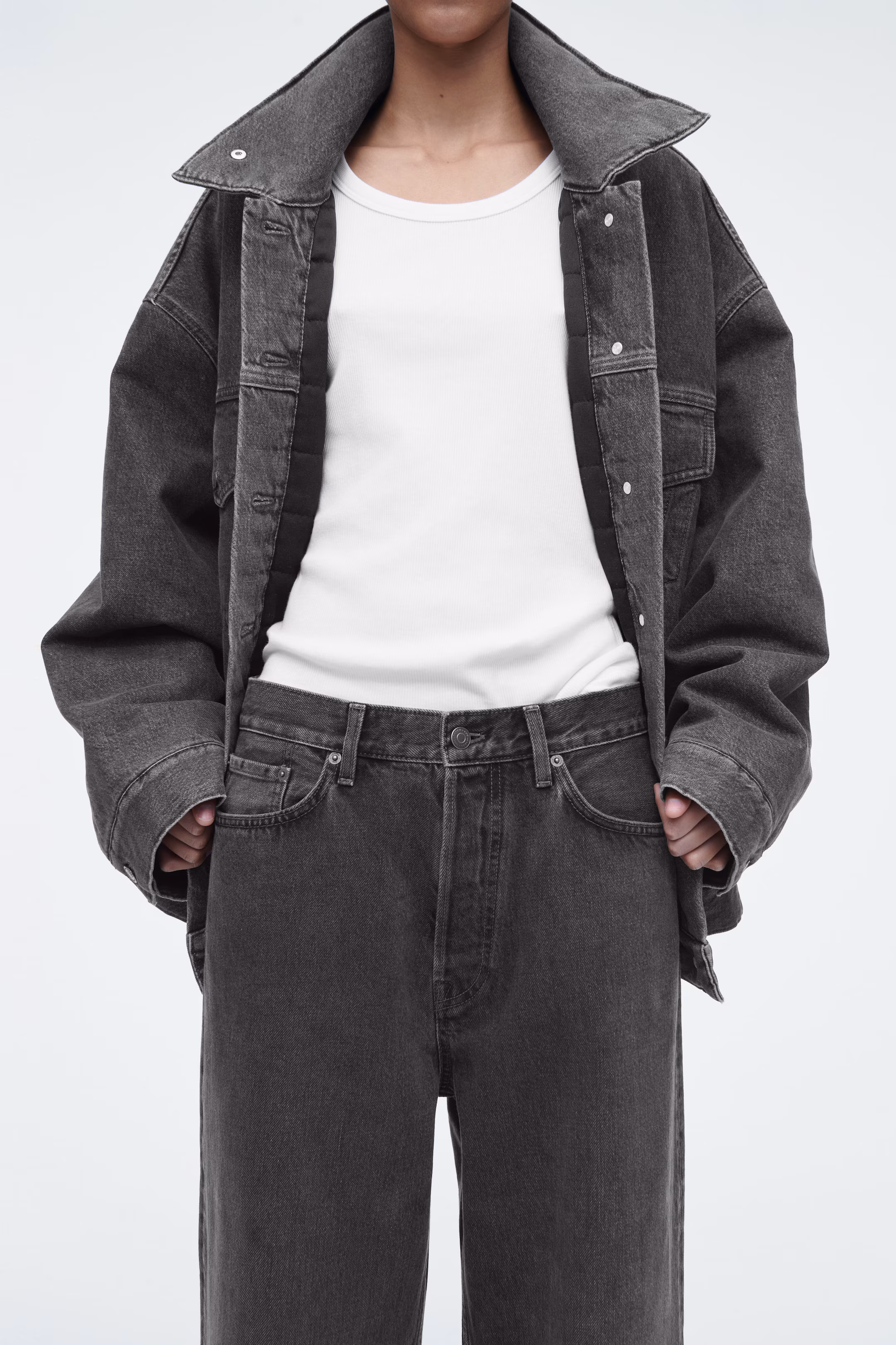 VOLUME WIDE-LEG JEANS