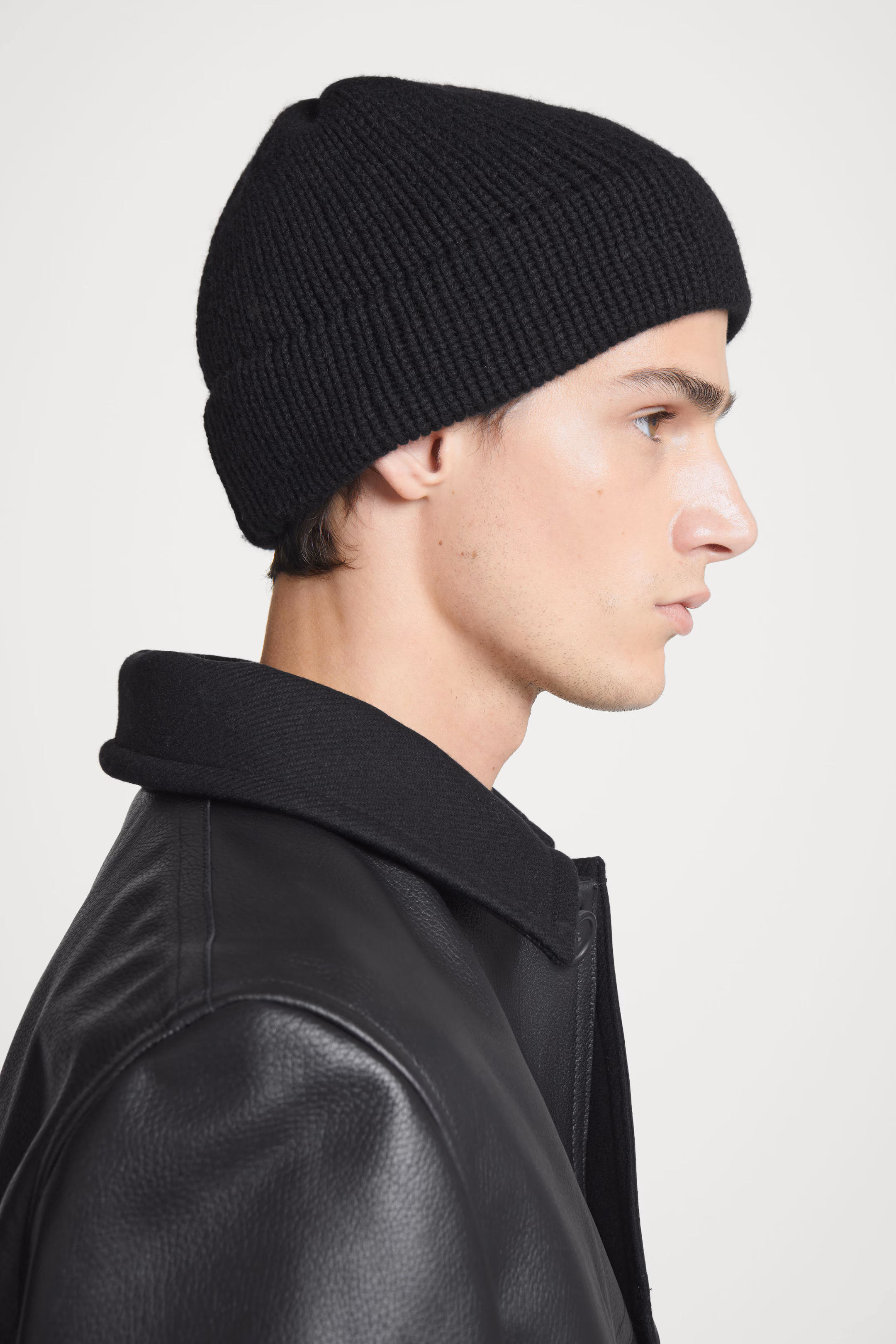 RIBBED CASHMERE-BLEND STITCHED-BRIM BEANIE