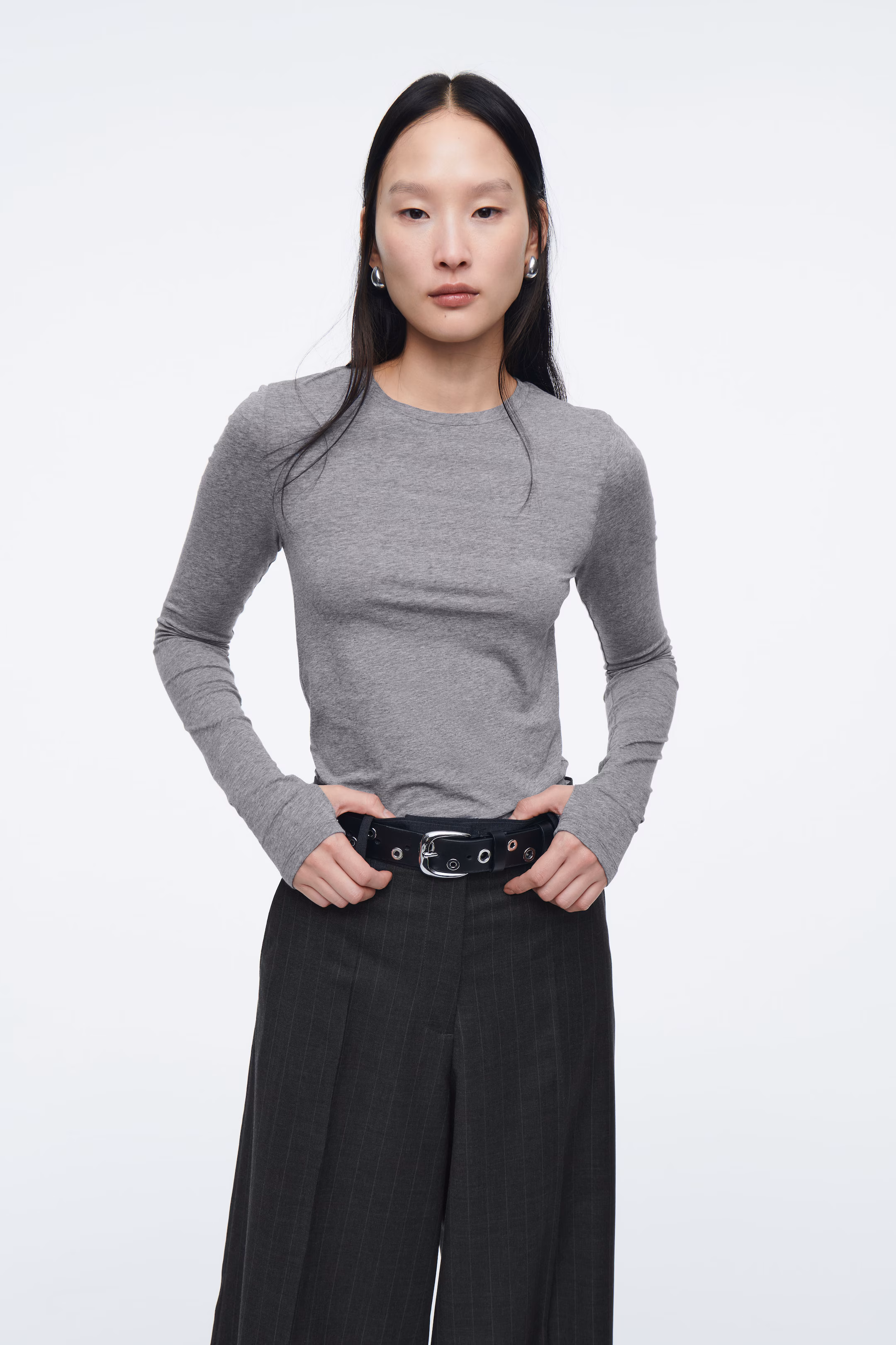SLIM LIGHTWEIGHT LONG-SLEEVED TOP
