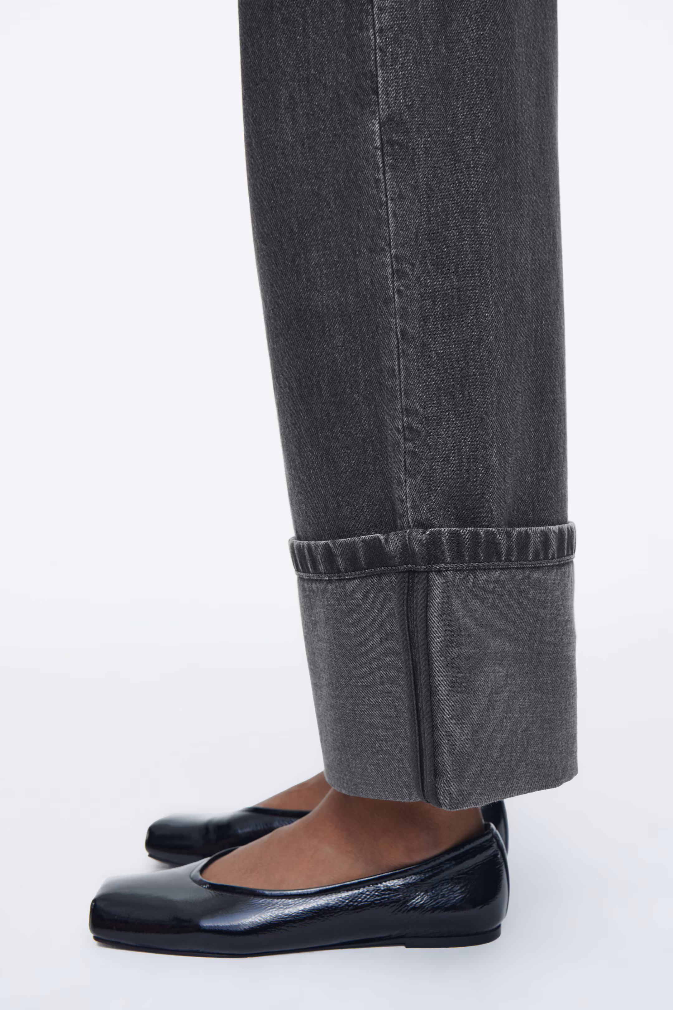 FACADE TURN-UP STRAIGHT-LEG JEANS