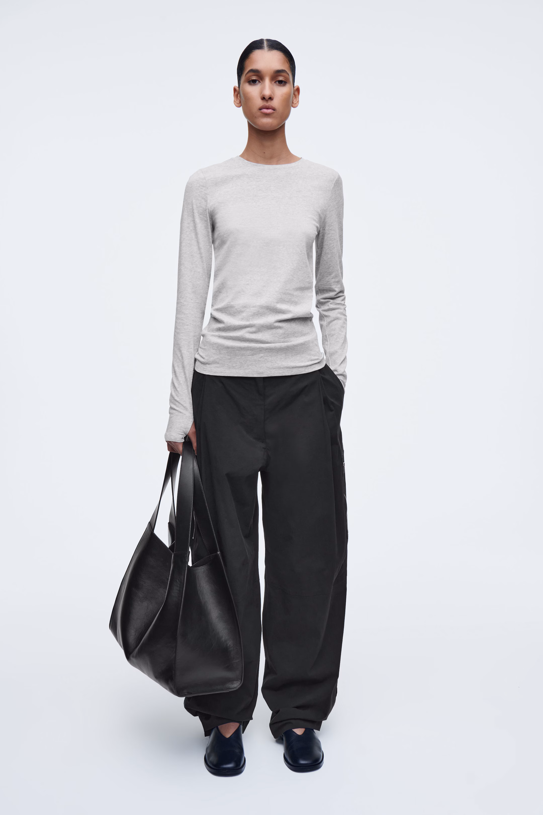 SLIM LIGHTWEIGHT LONG-SLEEVED TOP