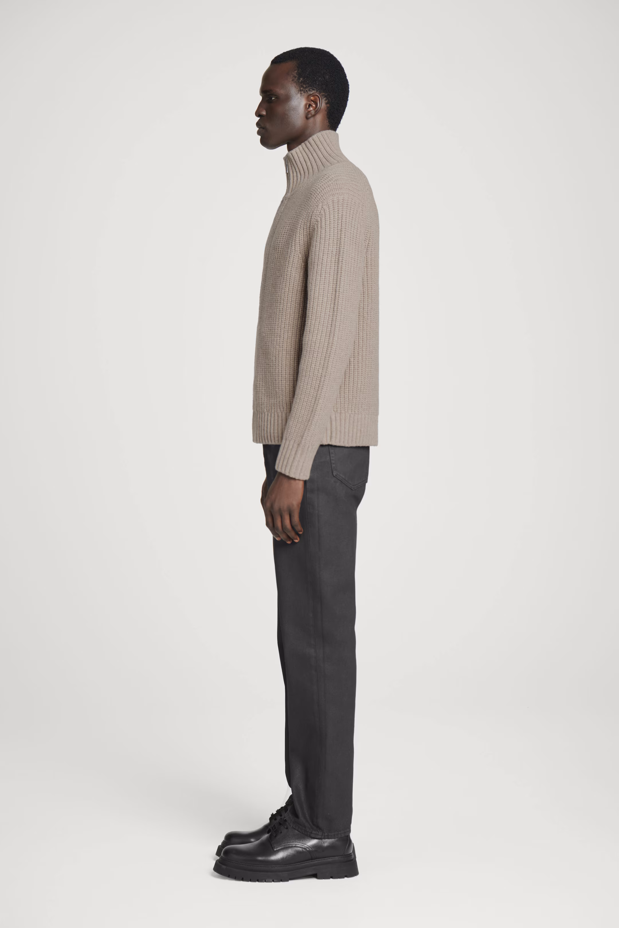 SIGNATURE STRAIGHT-LEG JEANS