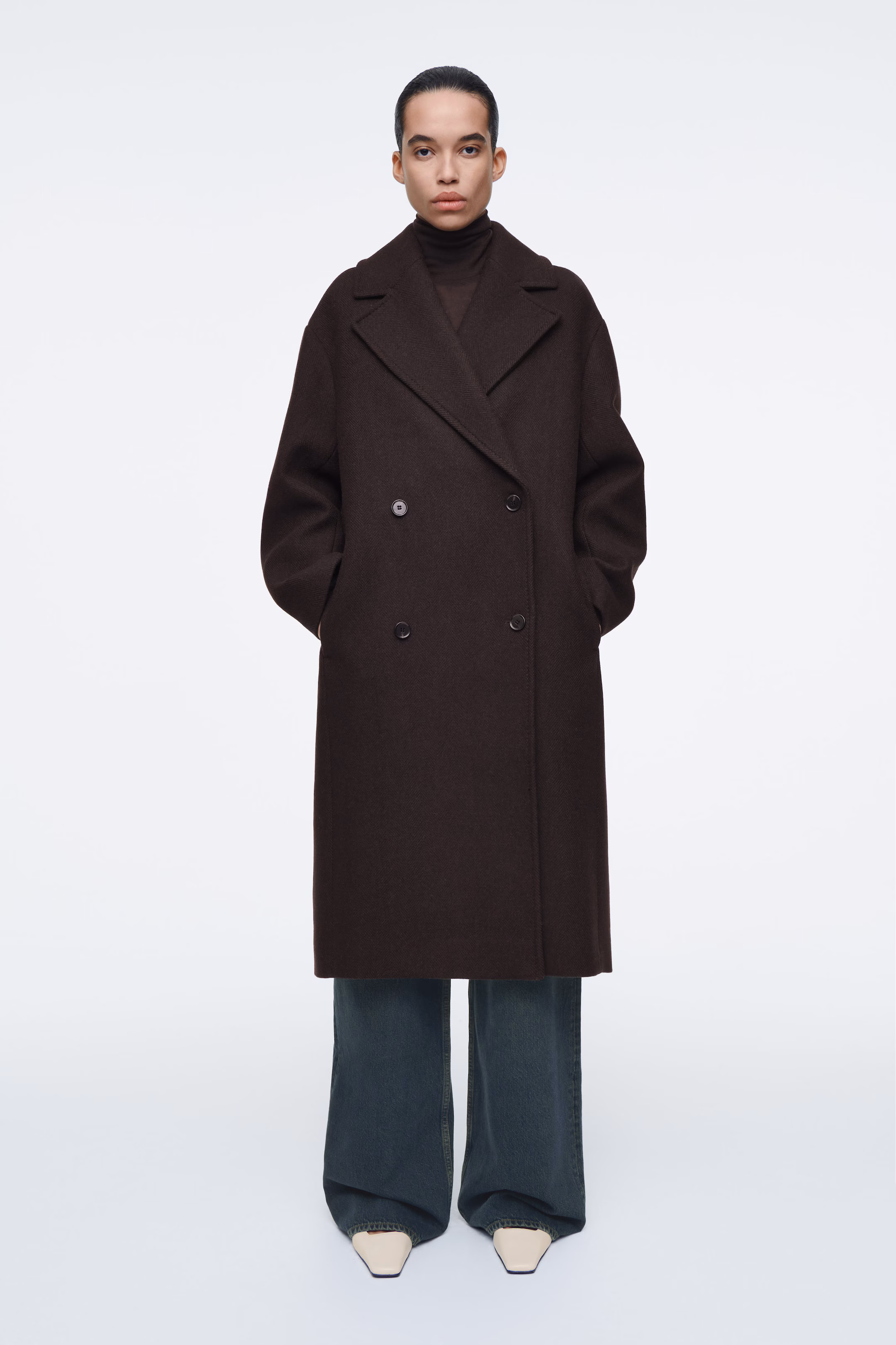 SQUARE-TOE LEATHER COURT SHOES