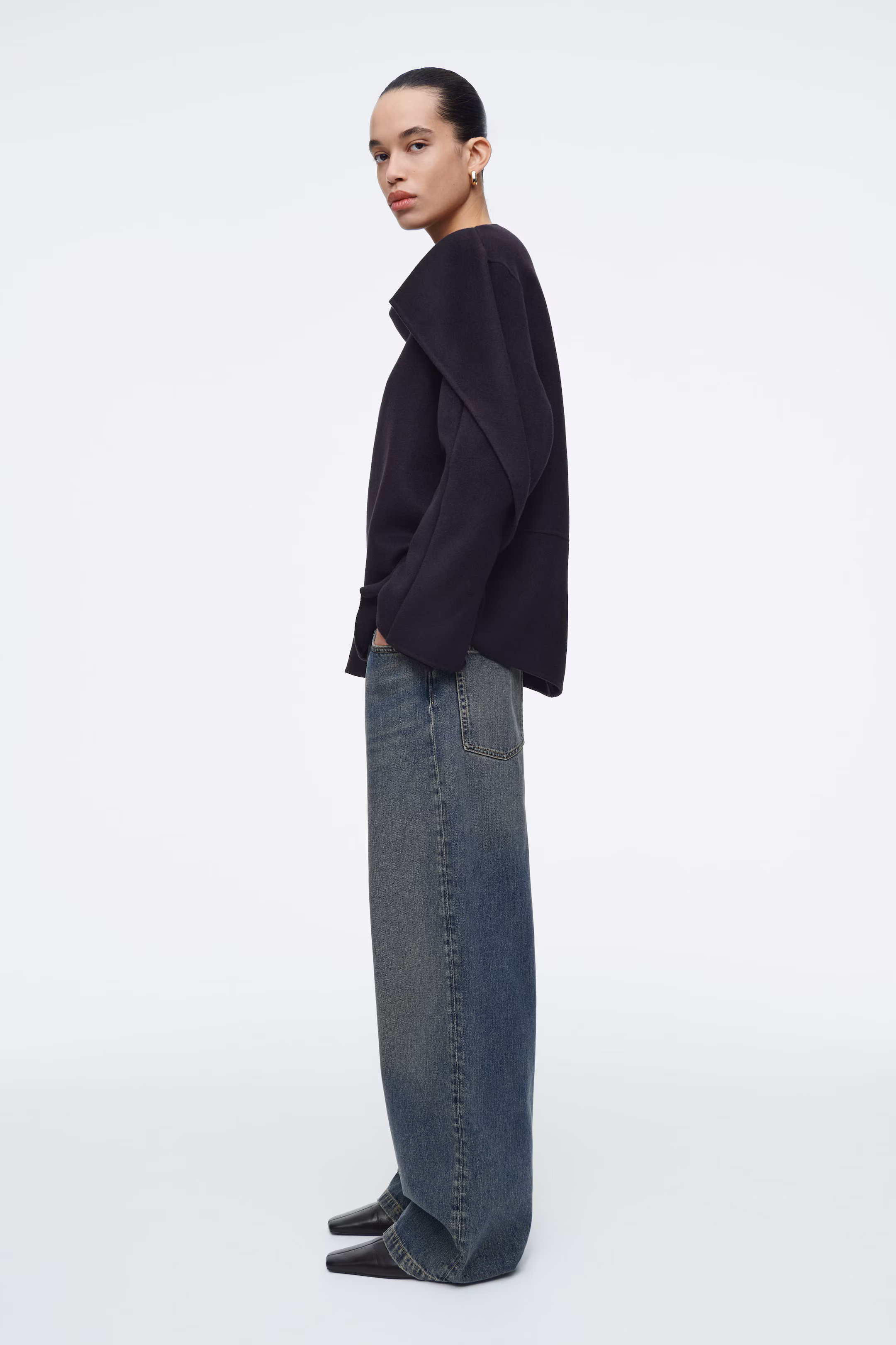 VOLUME WIDE-LEG JEANS