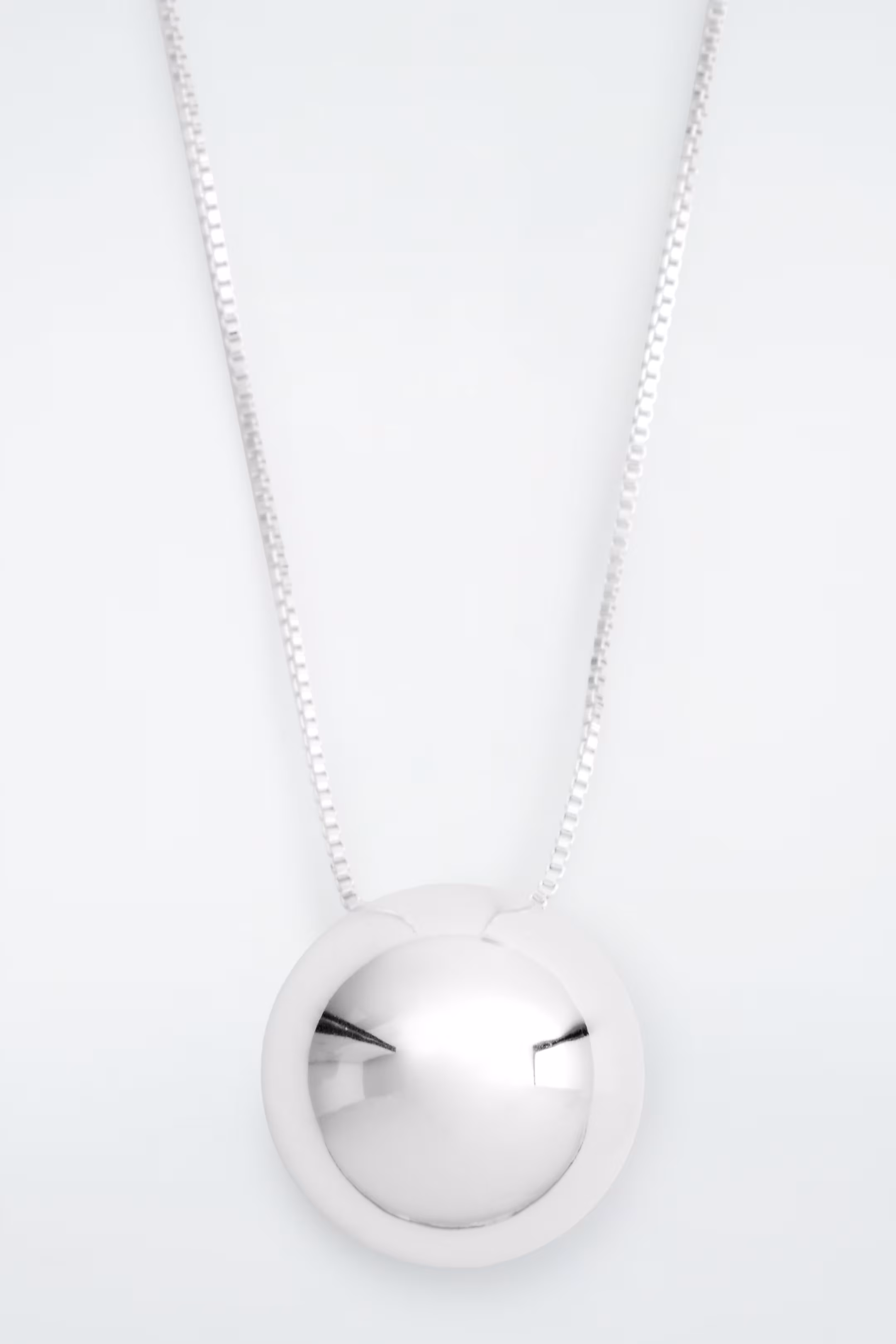 SPHERICAL PENDANT CHAIN NECKLACE