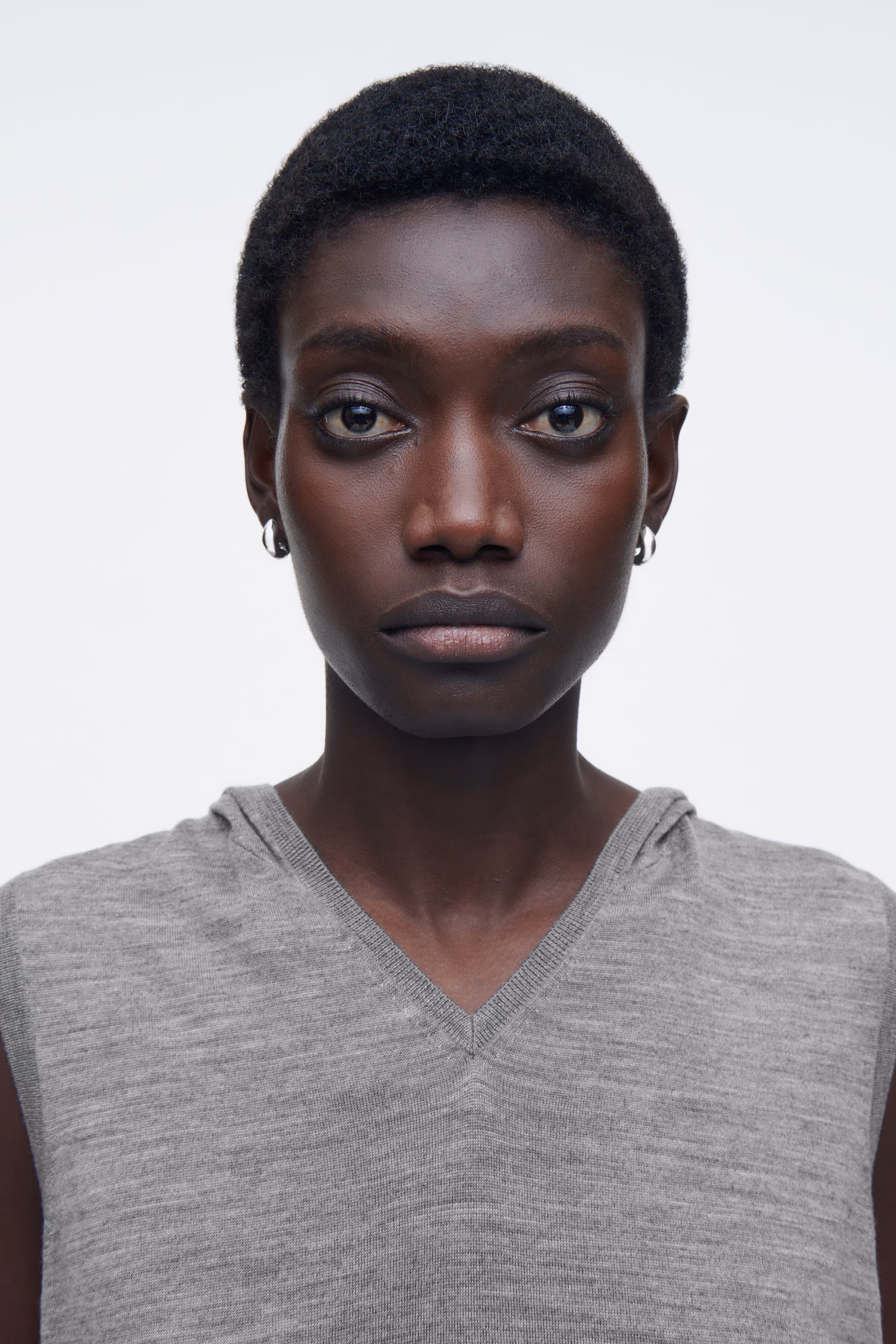 MINI CURVED HOOP EARRINGS