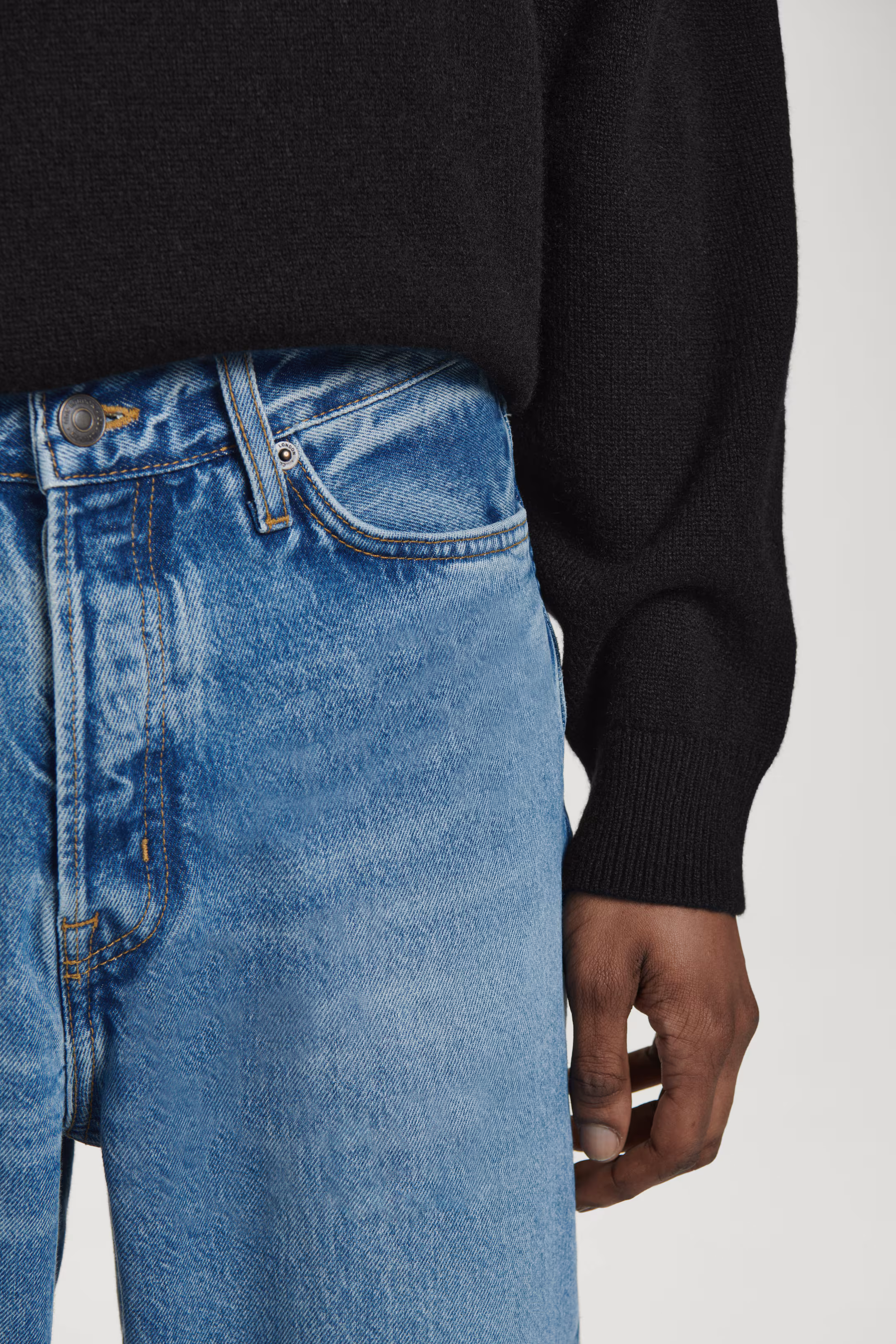 SIGNATURE STRAIGHT-LEG JEANS