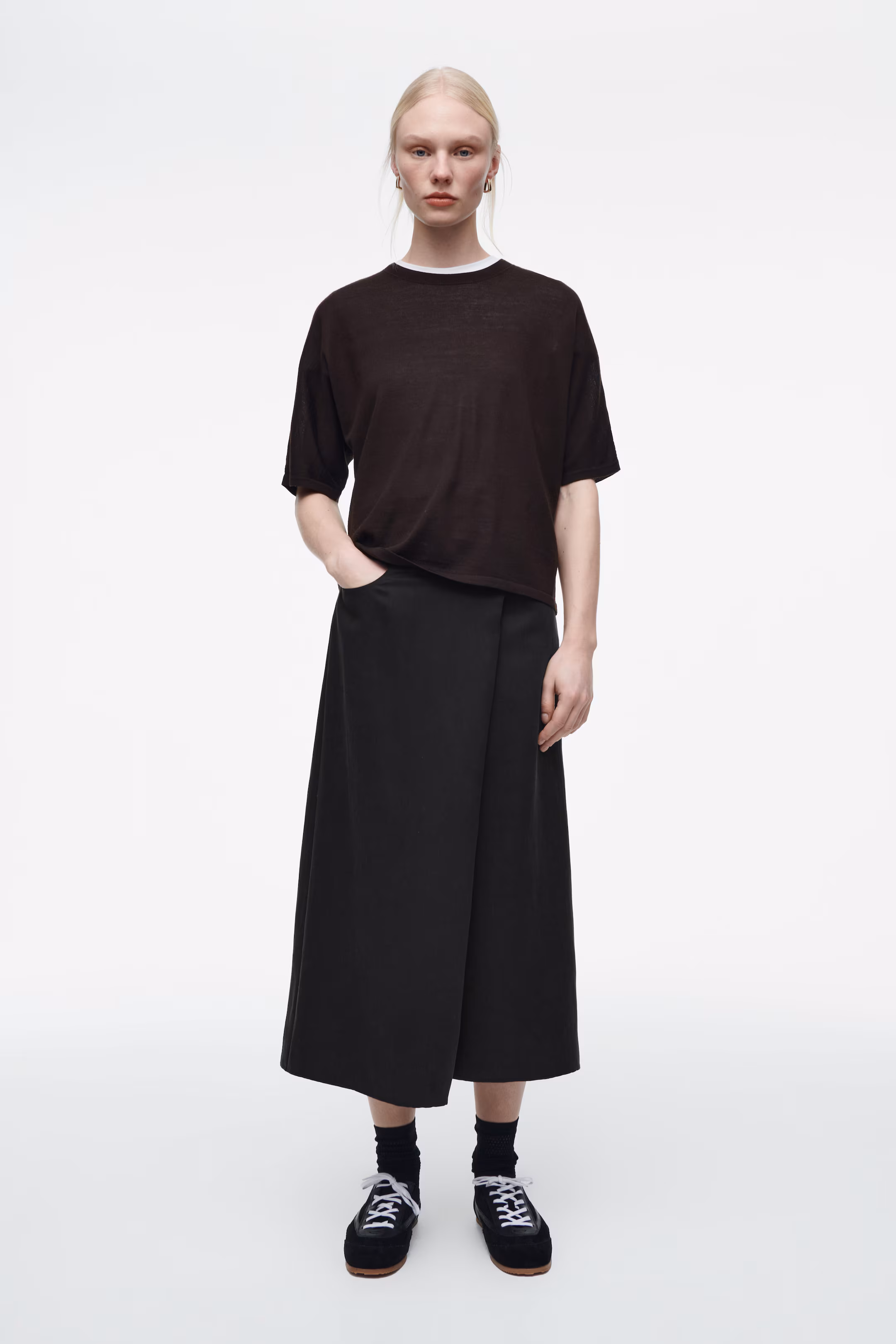 POINTELLE-KNIT SOCKS