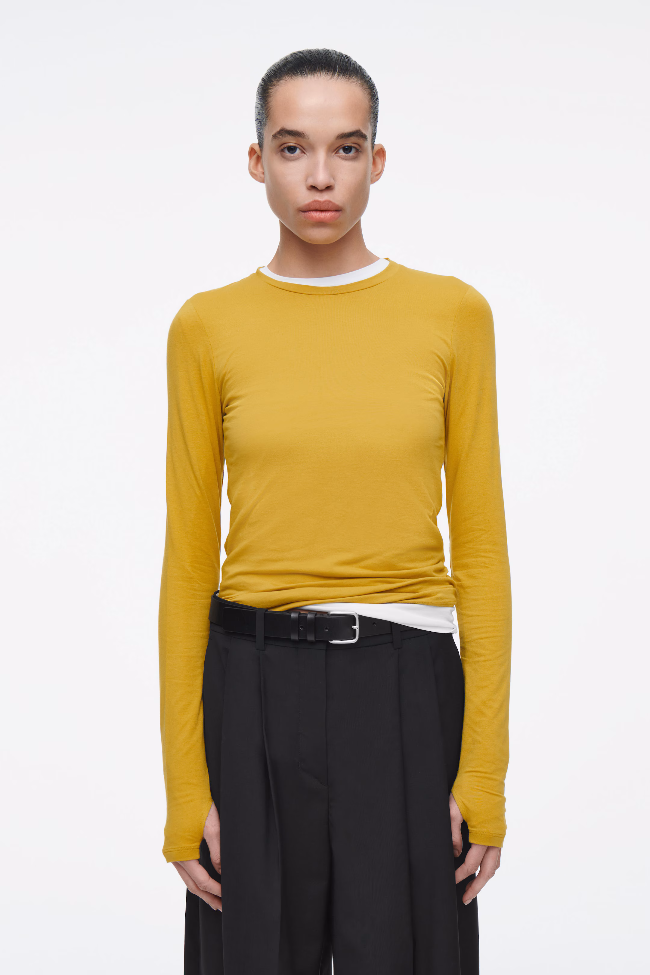SLIM LIGHTWEIGHT LONG-SLEEVED TOP