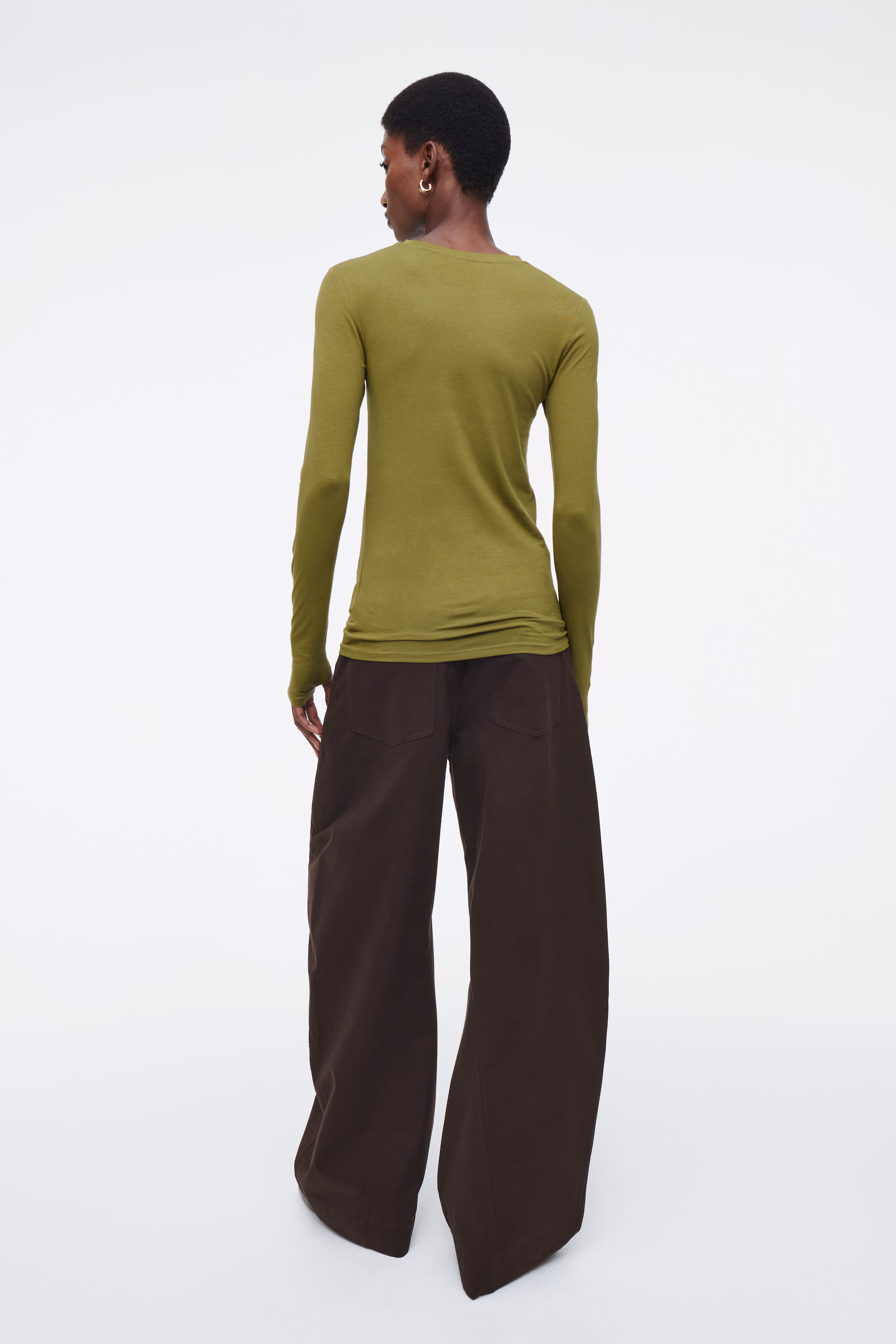 SLIM LIGHTWEIGHT LONG-SLEEVED TOP