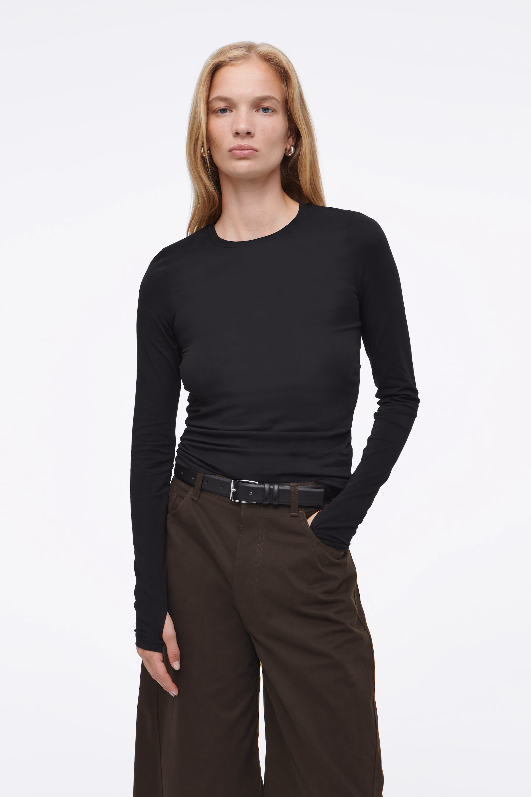 SLIM LIGHTWEIGHT LONG-SLEEVED TOP