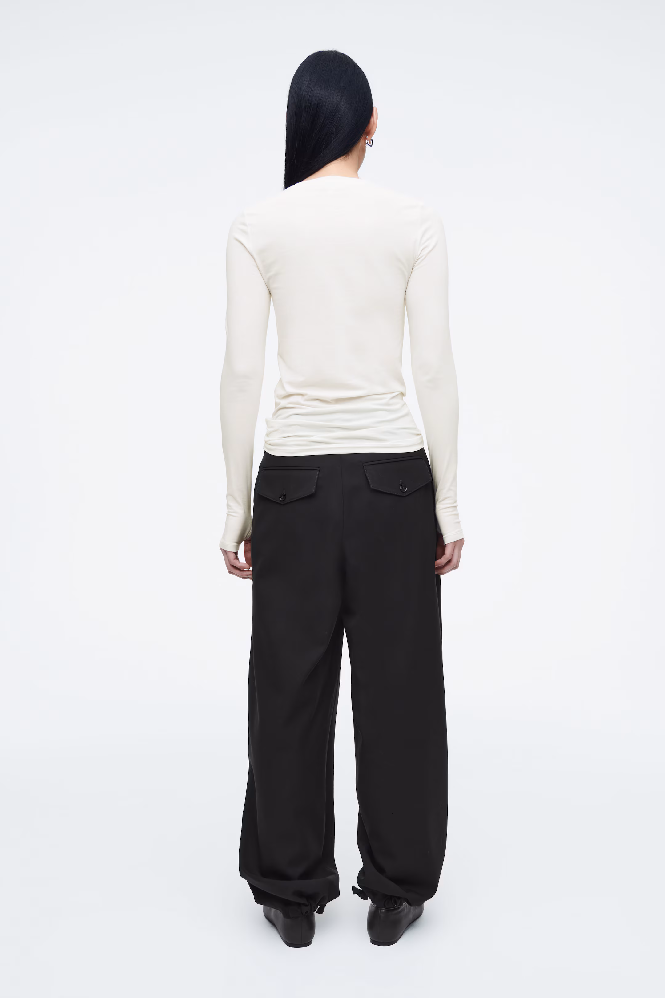 SLIM LIGHTWEIGHT LONG-SLEEVED TOP