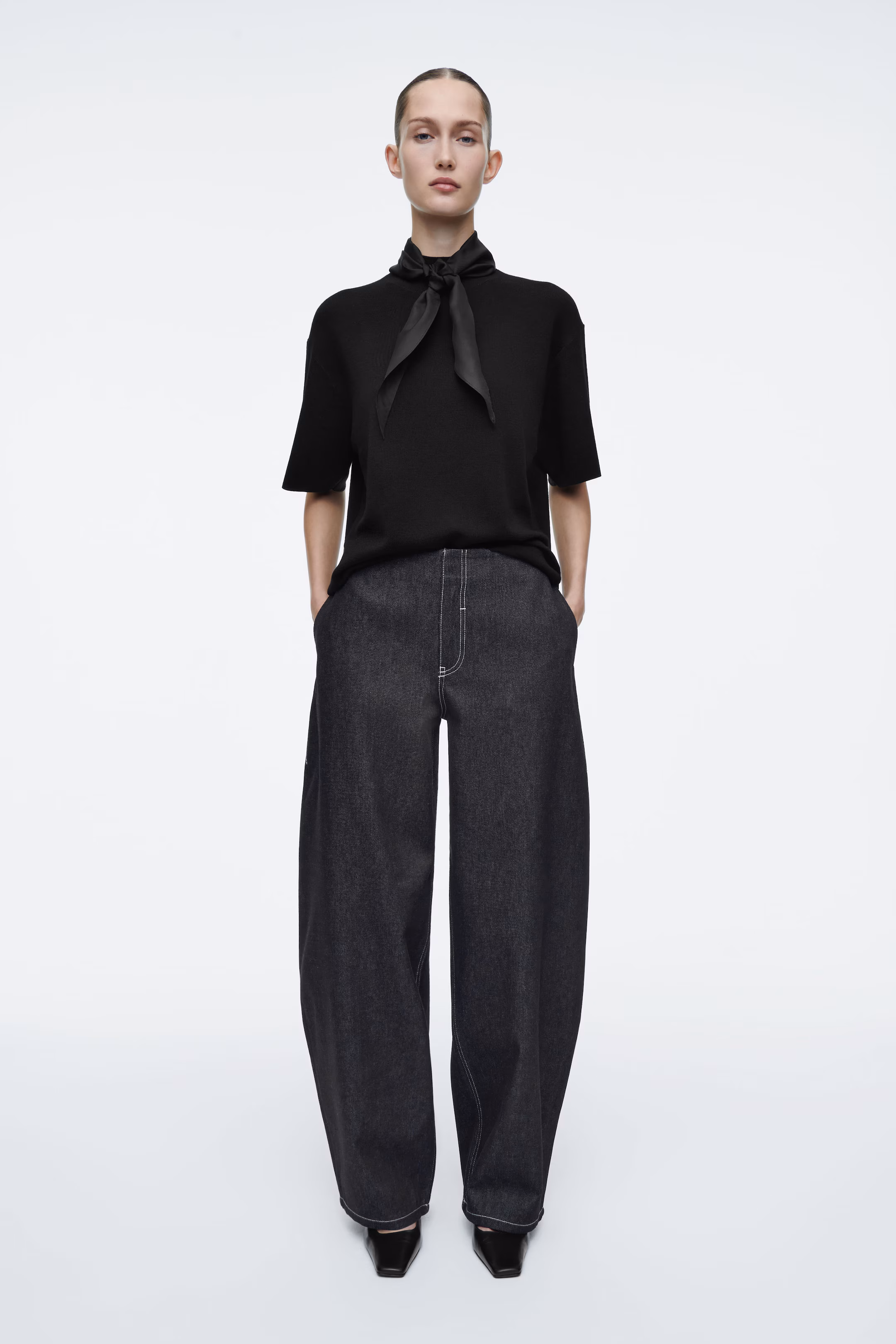 DENIM BARREL-LEG JEANS