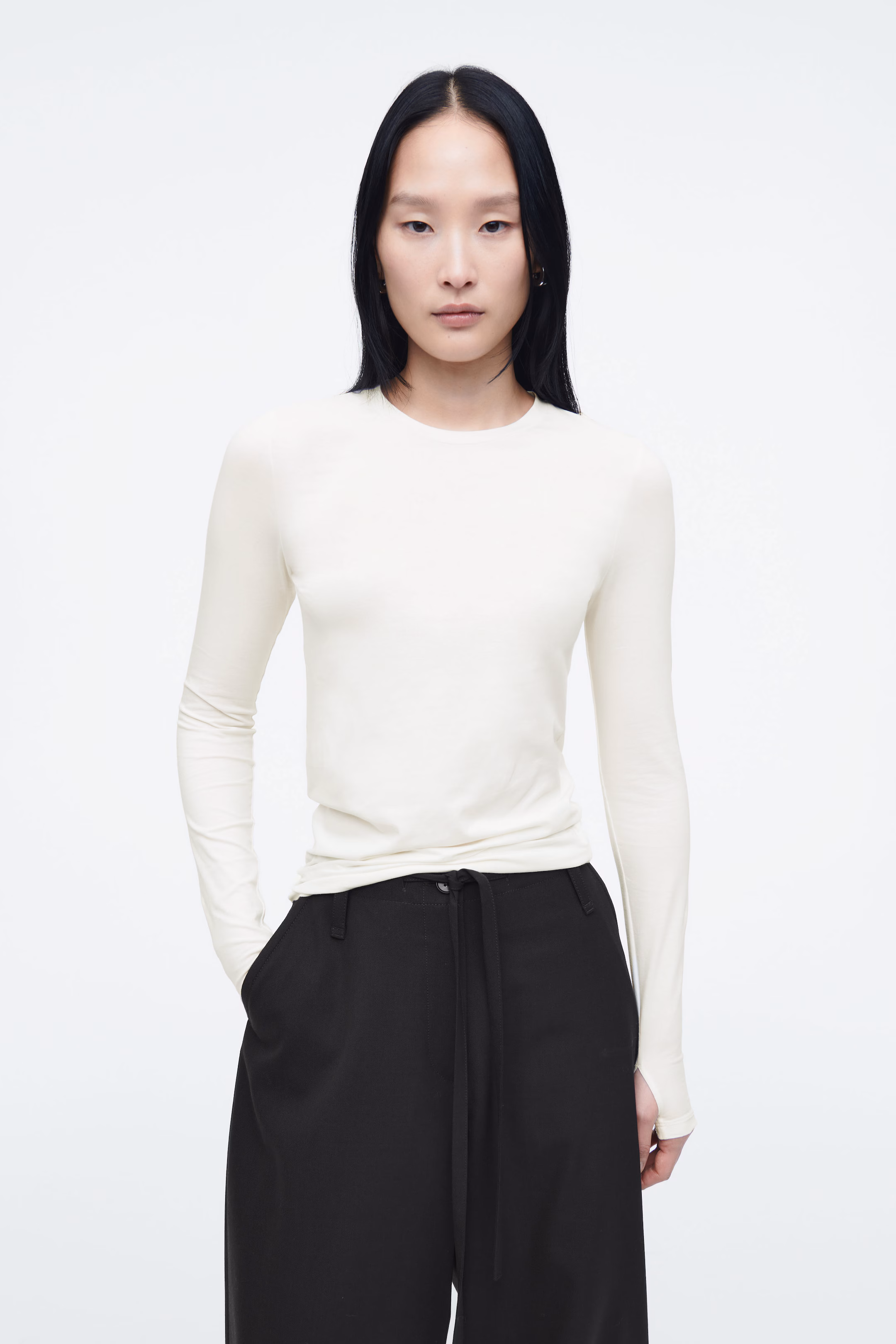 SLIM LIGHTWEIGHT LONG-SLEEVED TOP