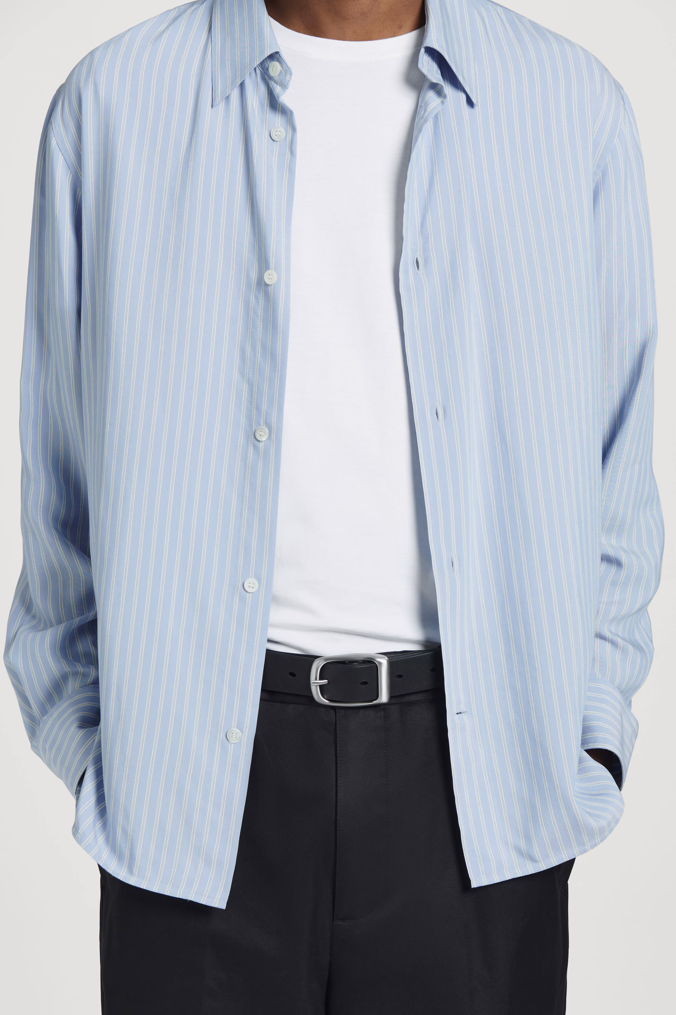 CURVED-BUCKLE LEATHER BELT