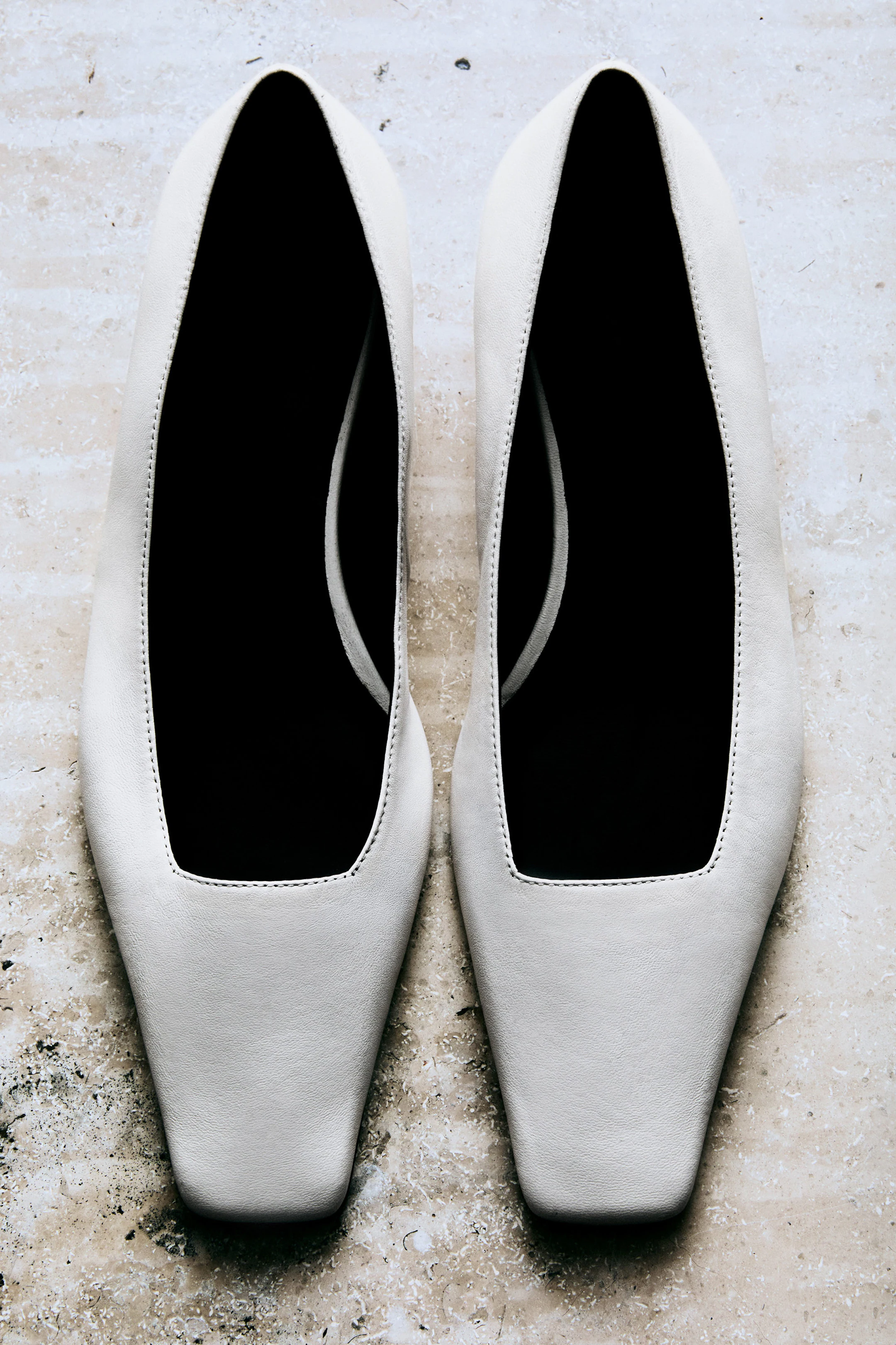 SQUARE-TOE LEATHER COURT SHOES