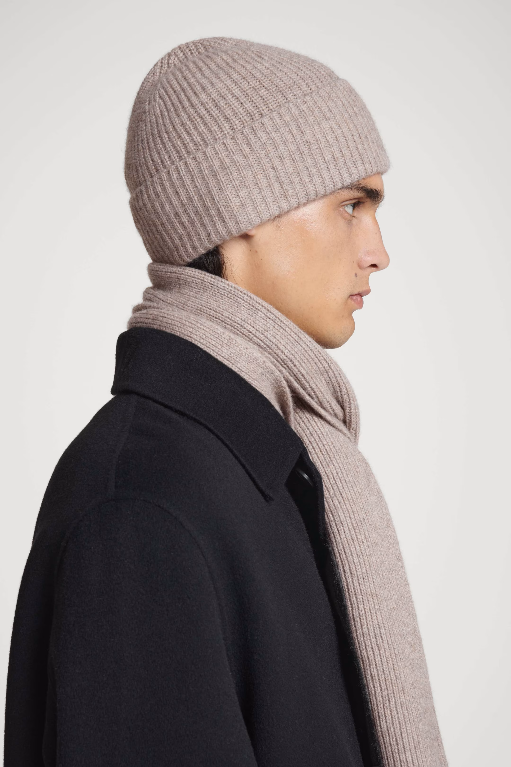 RIBBED WOOL AND CASHMERE BEANIE