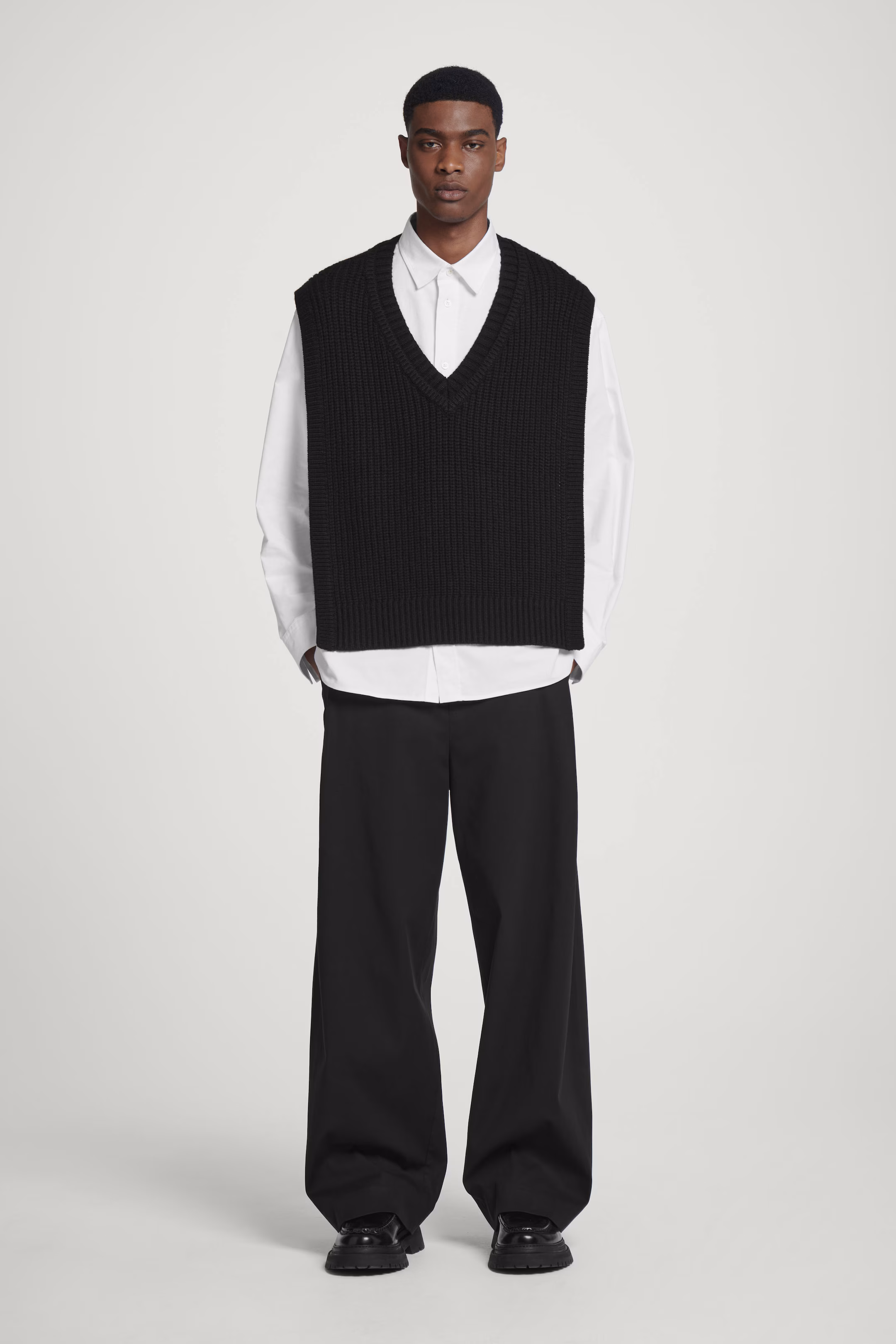 WOOL-CASHMERE V-NECK HYBRID VEST
