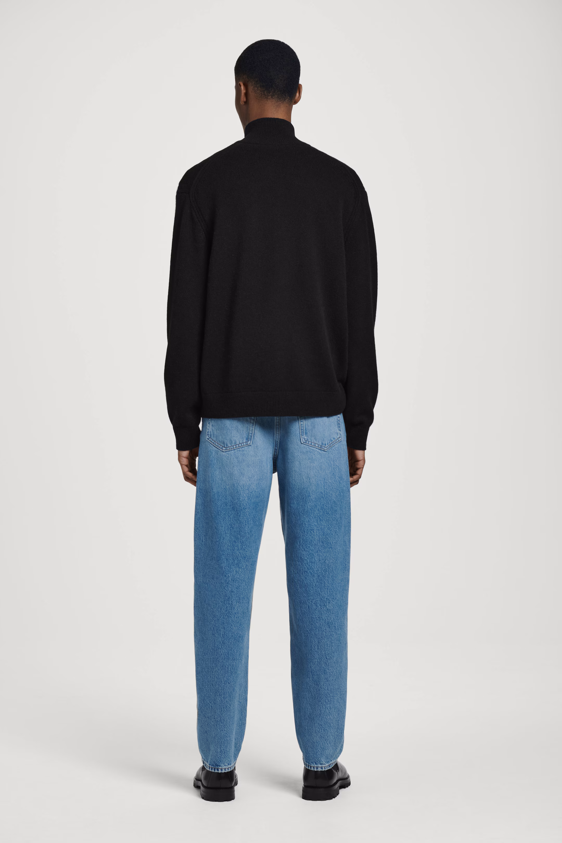 SIGNATURE STRAIGHT-LEG JEANS