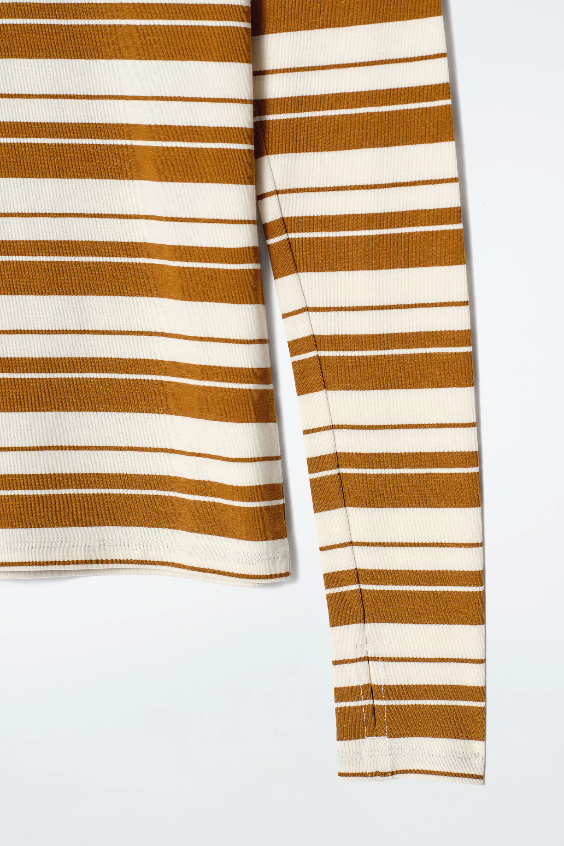 SLIM LIGHTWEIGHT LONG-SLEEVED TOP