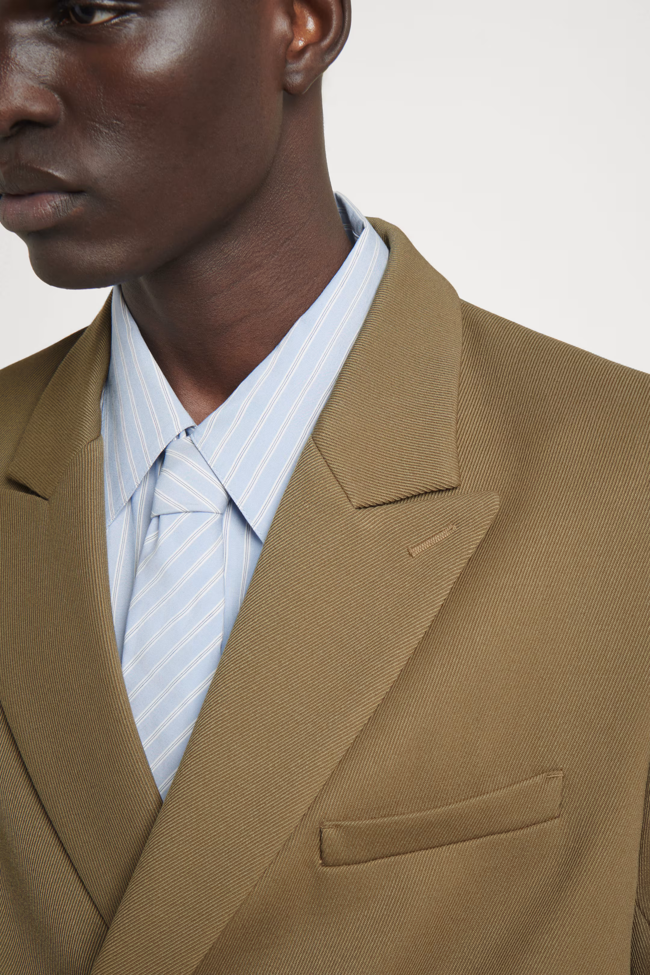 RELAXED DOUBLE-BREASTED WOOL BLAZER