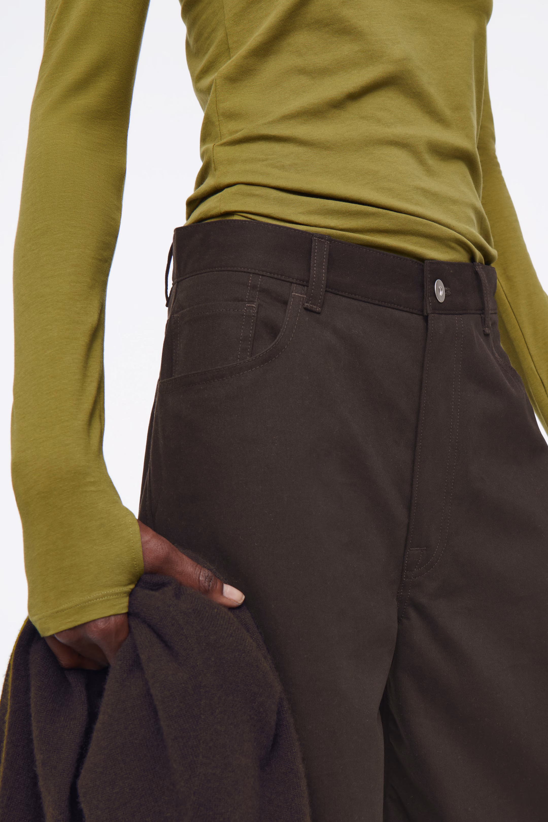 SLIM LIGHTWEIGHT LONG-SLEEVED TOP