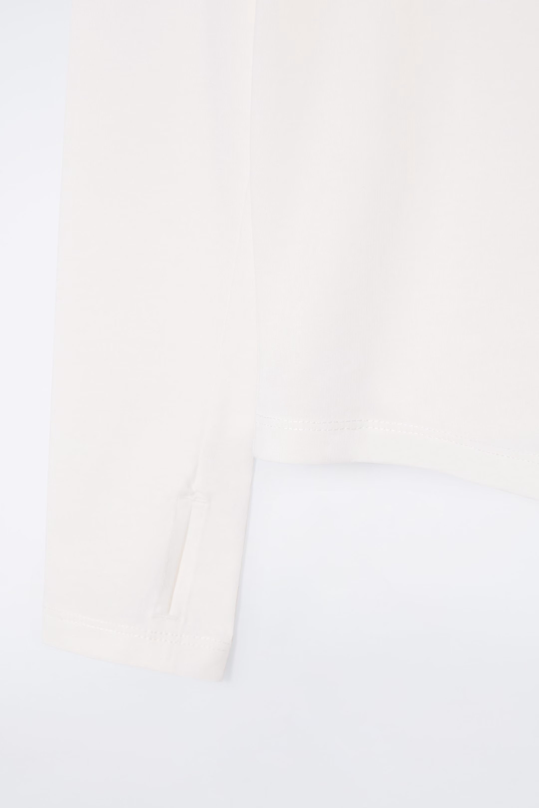 SLIM LIGHTWEIGHT LONG-SLEEVED TOP