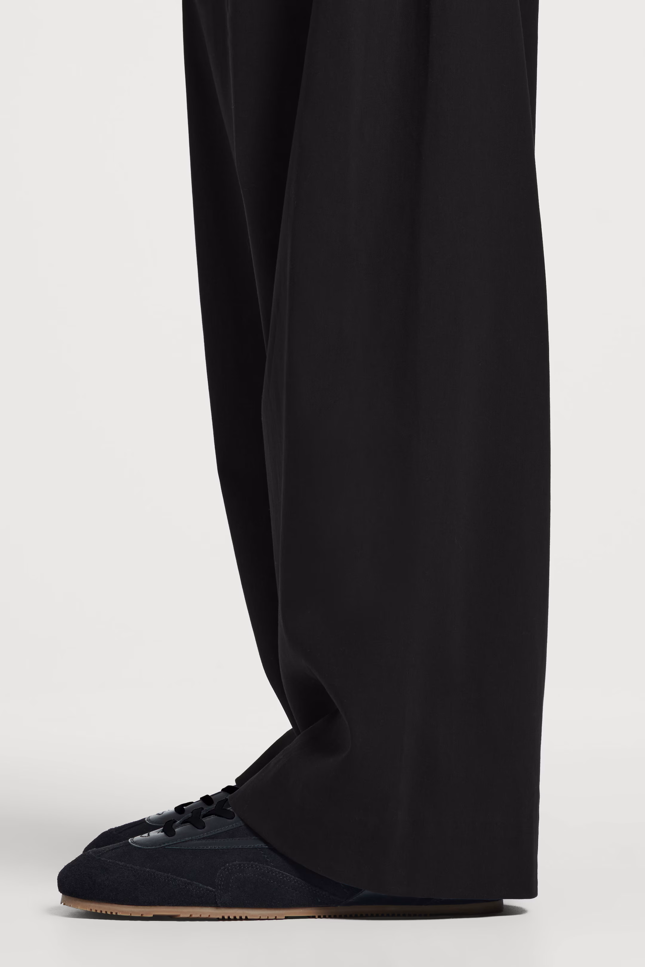 MINIMAL SUEDE TRAINERS