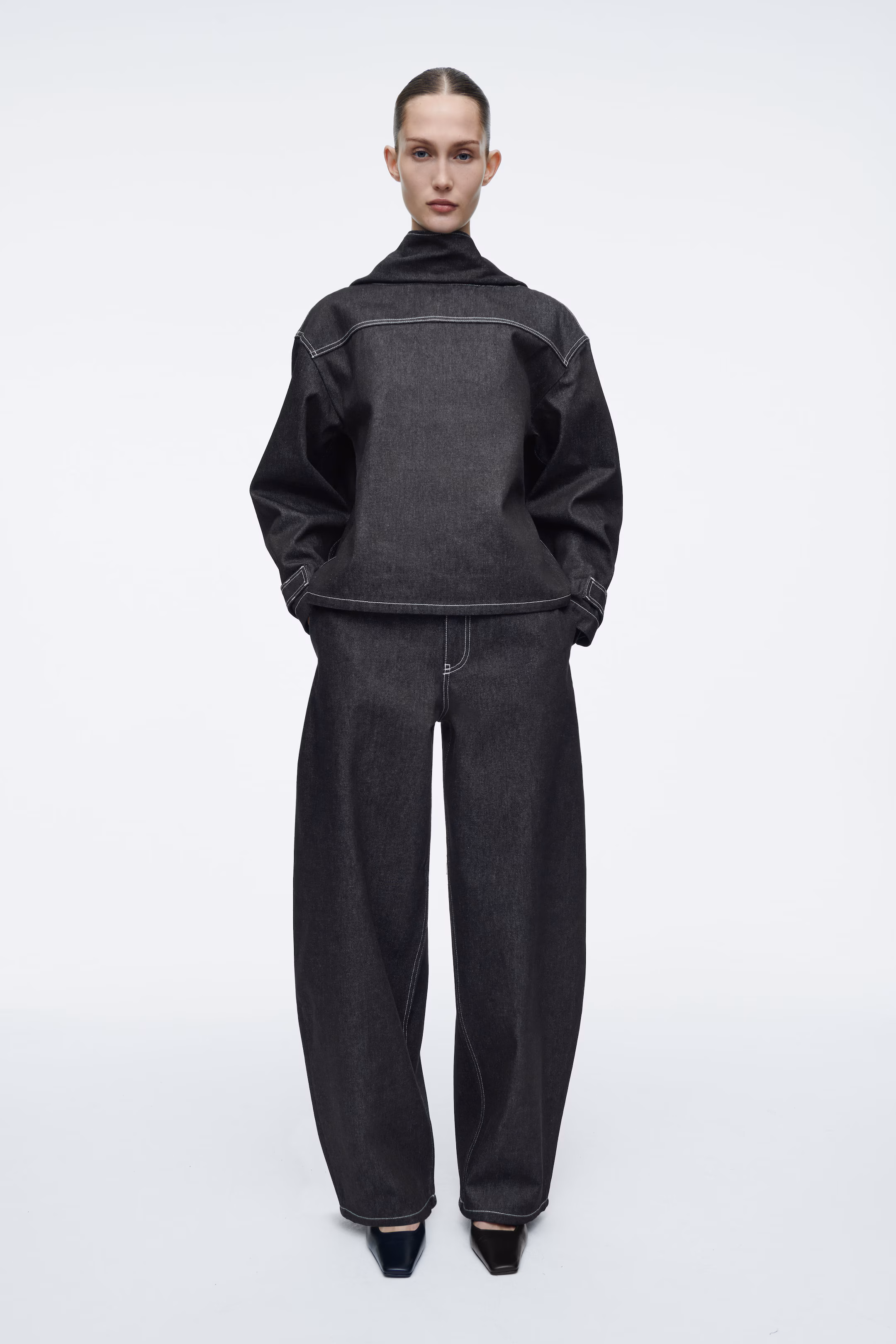 DENIM BARREL-LEG JEANS