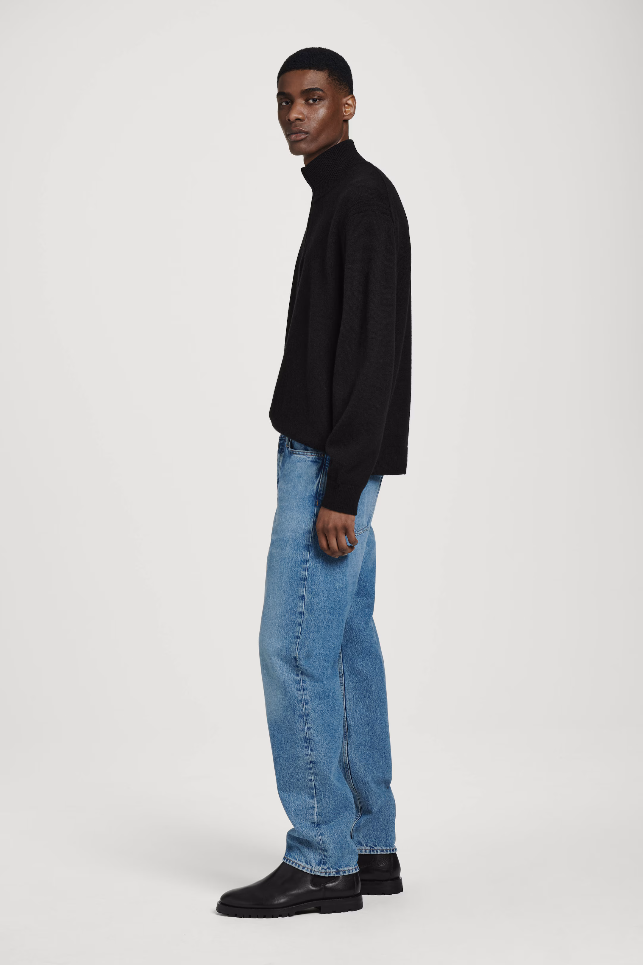 SIGNATURE STRAIGHT-LEG JEANS