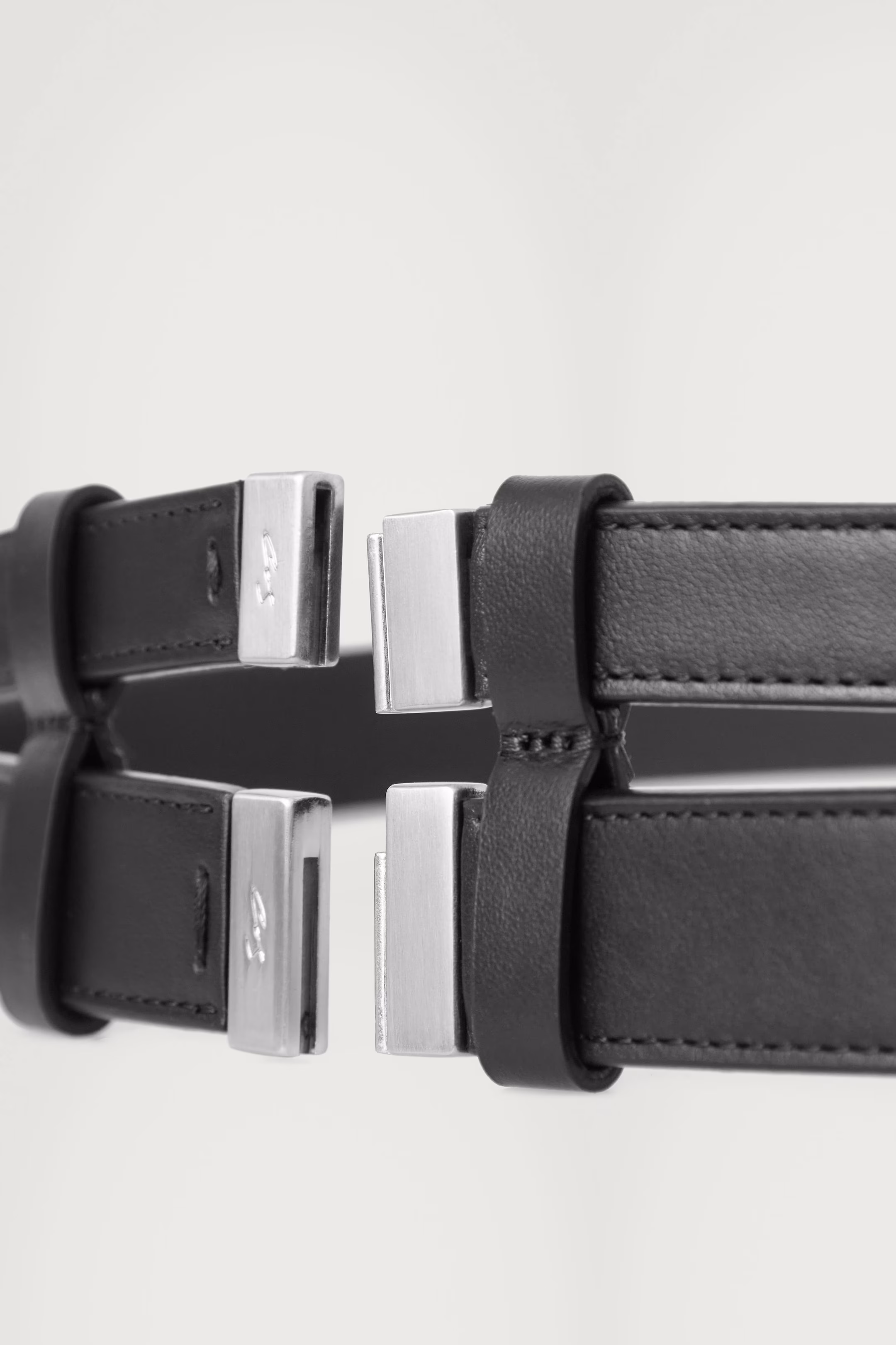 THE DOUBLE-STRAP LEATHER BELT