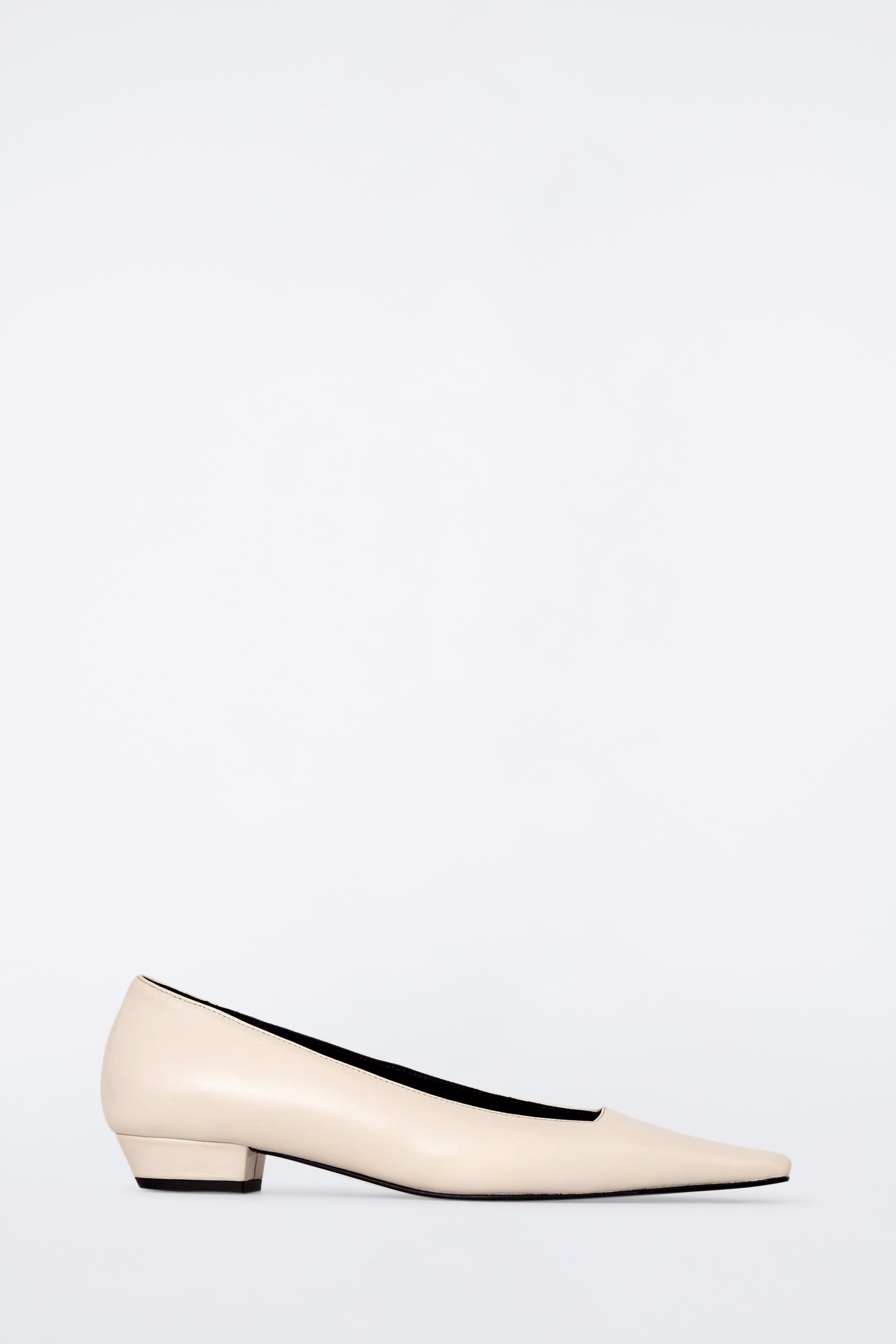 SQUARE-TOE LEATHER COURT SHOES