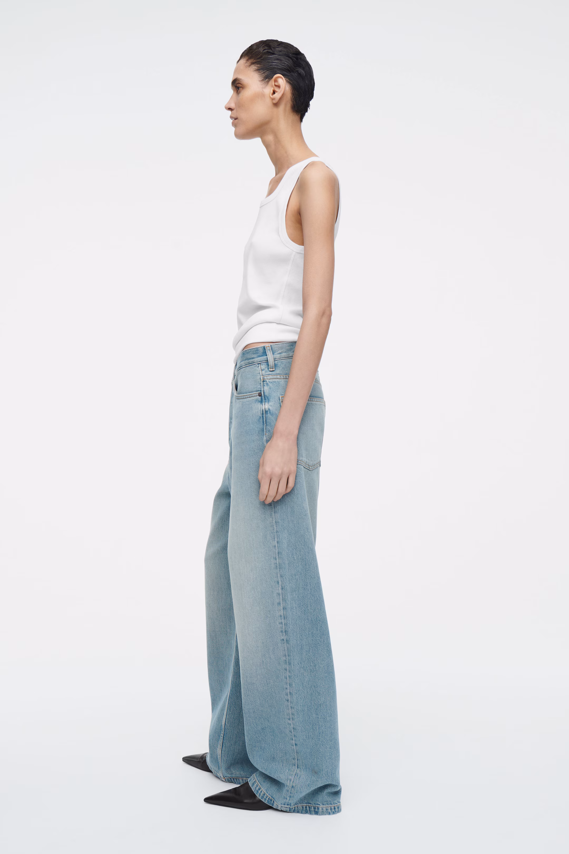 VOLUME WIDE-LEG JEANS
