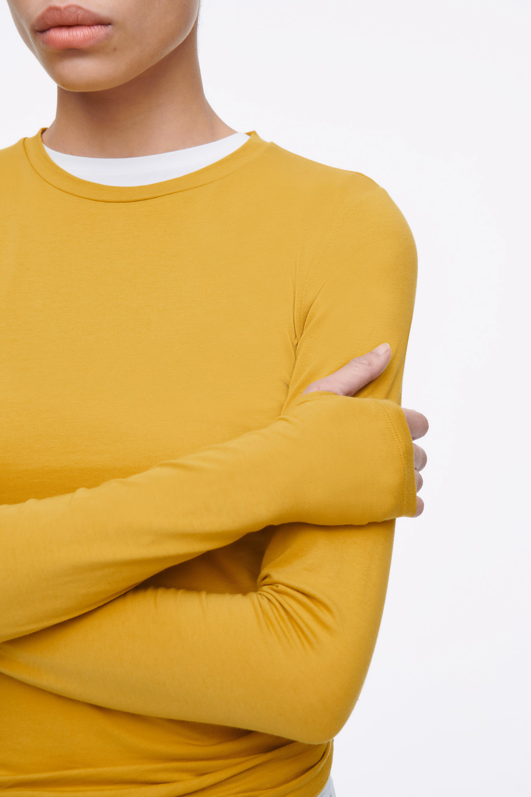 SLIM LIGHTWEIGHT LONG-SLEEVED TOP