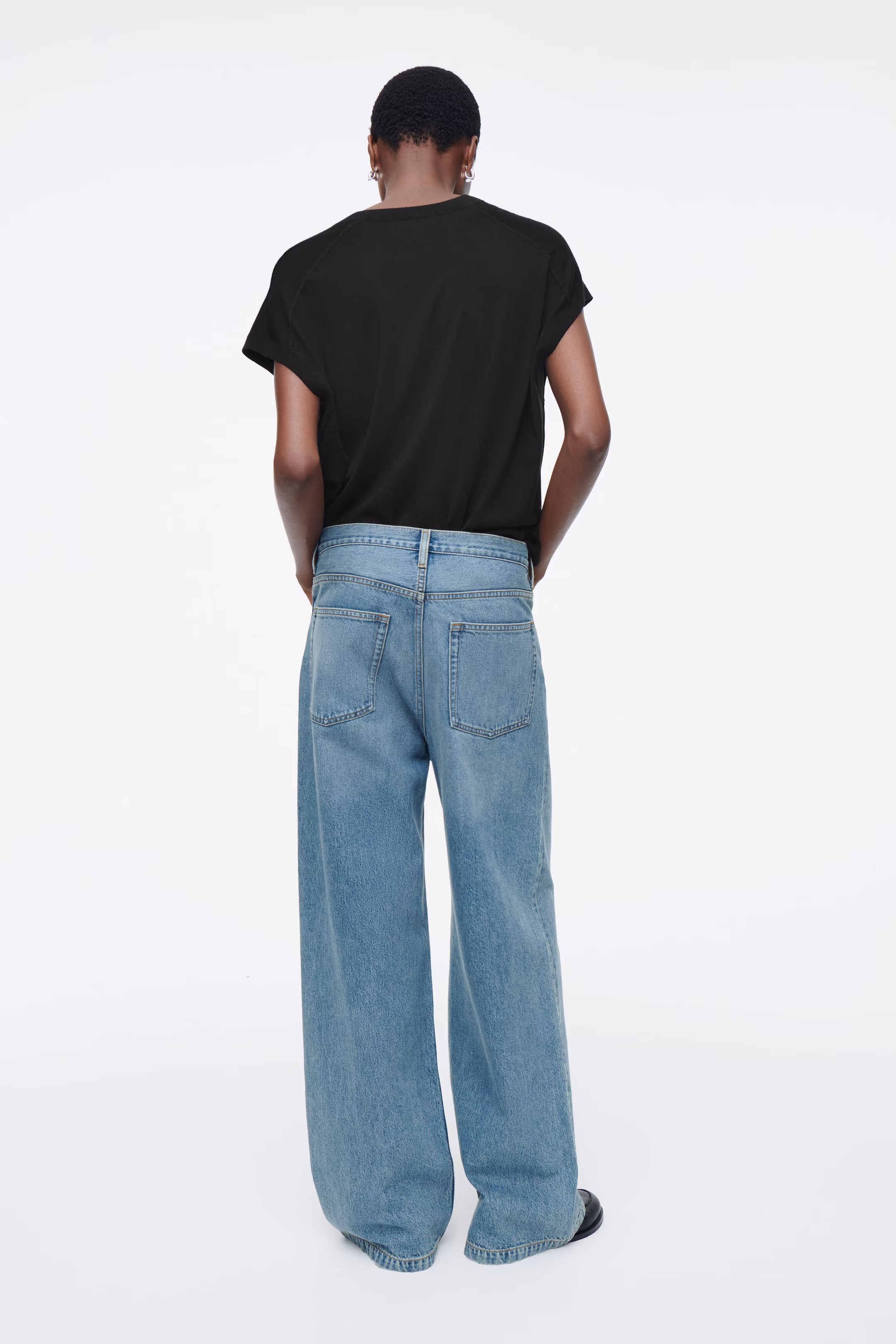 VOLUME WIDE-LEG JEANS