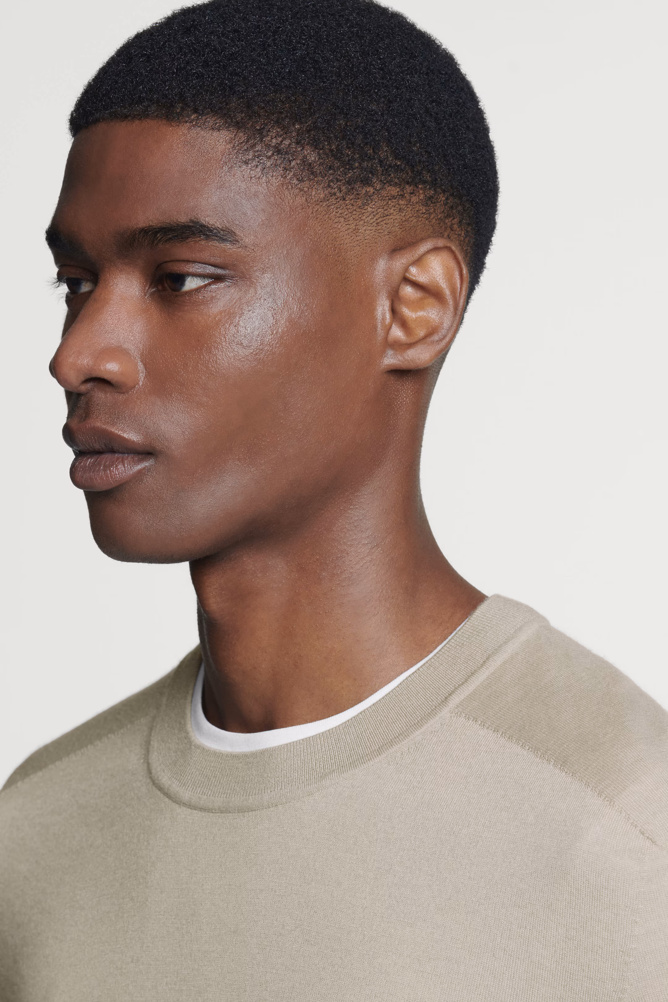 FINE-KNIT CASHMERE CREW-NECK JUMPER