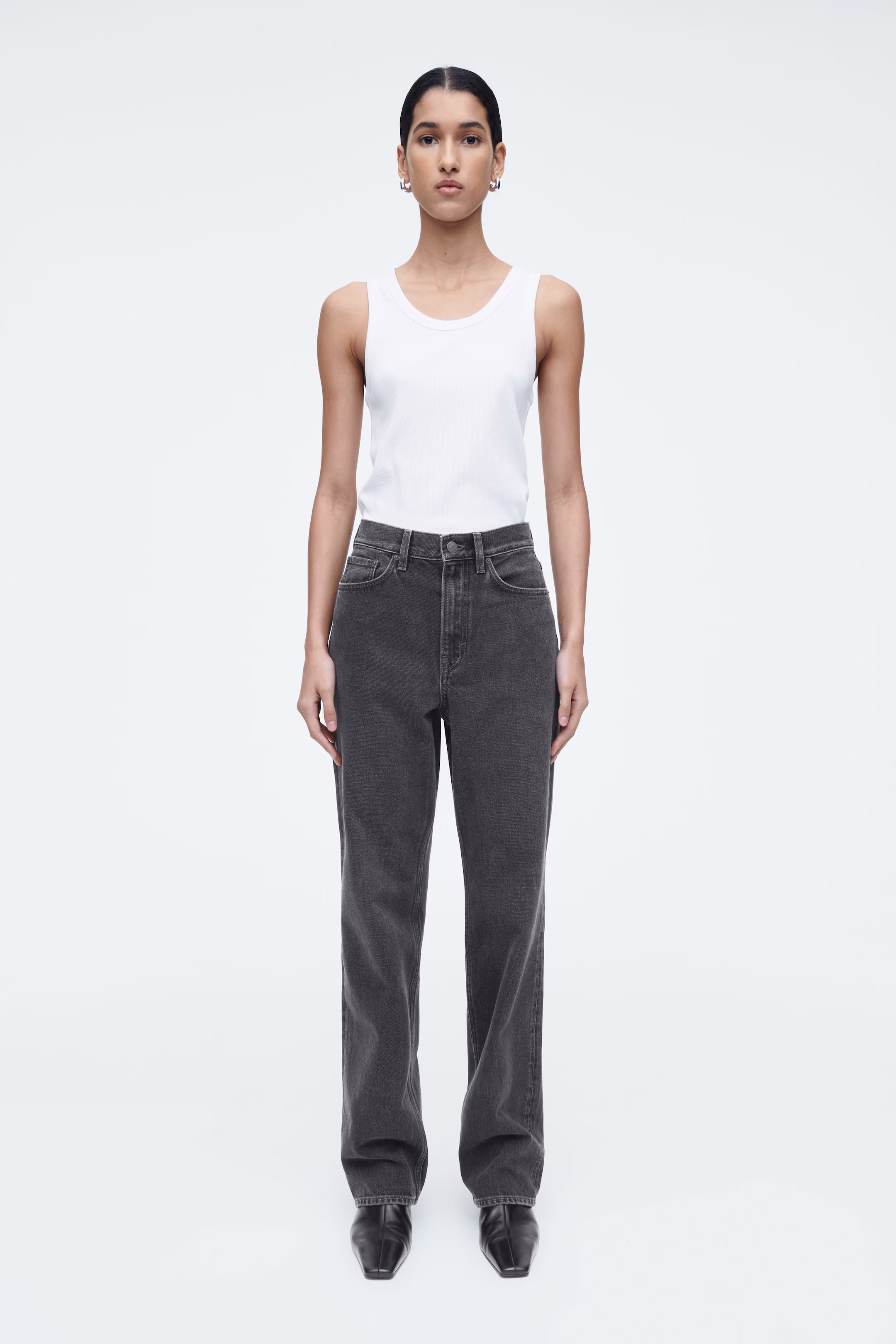 COLUMN STRAIGHT-LEG JEANS