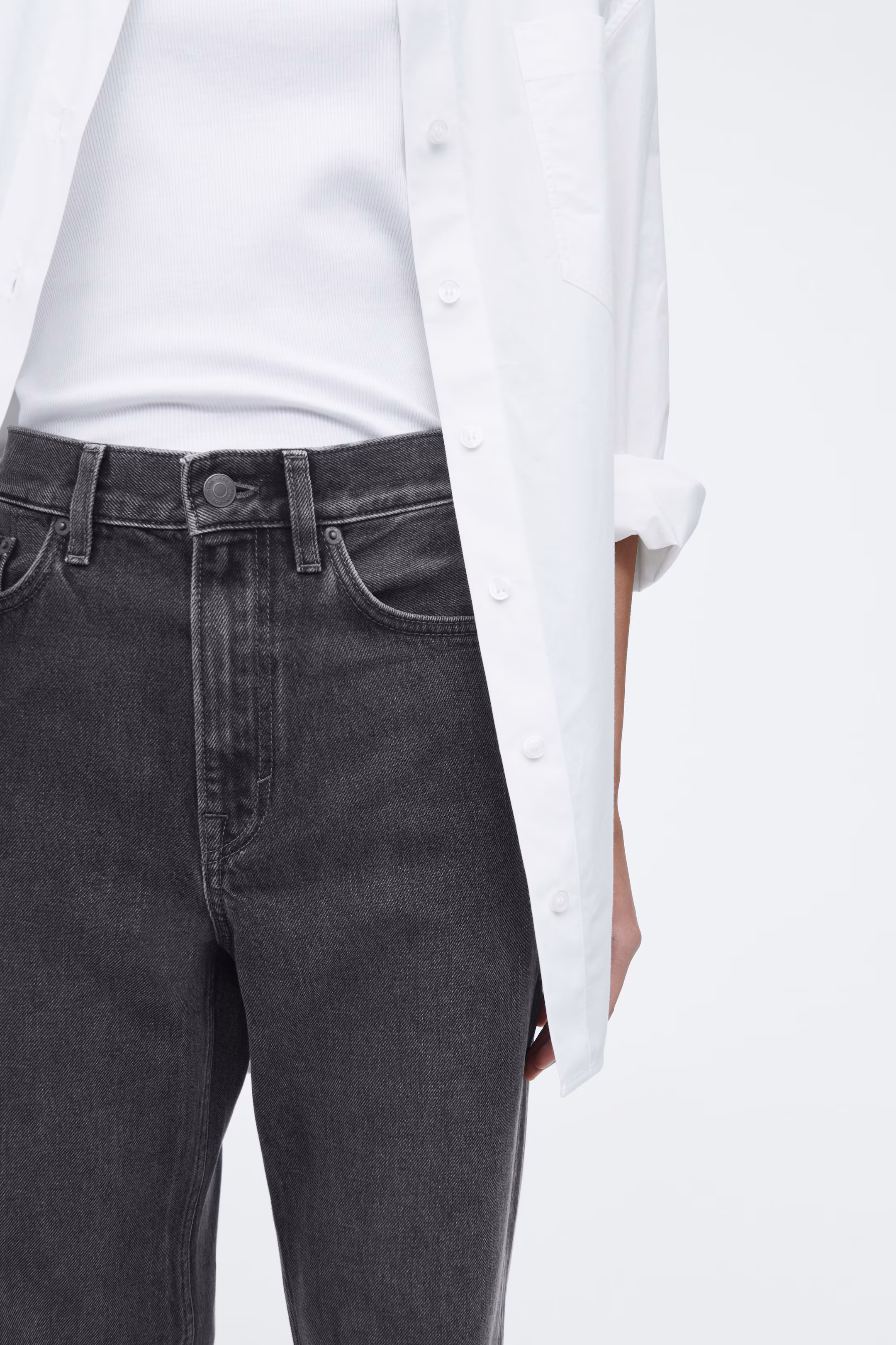 COLUMN STRAIGHT-LEG JEANS