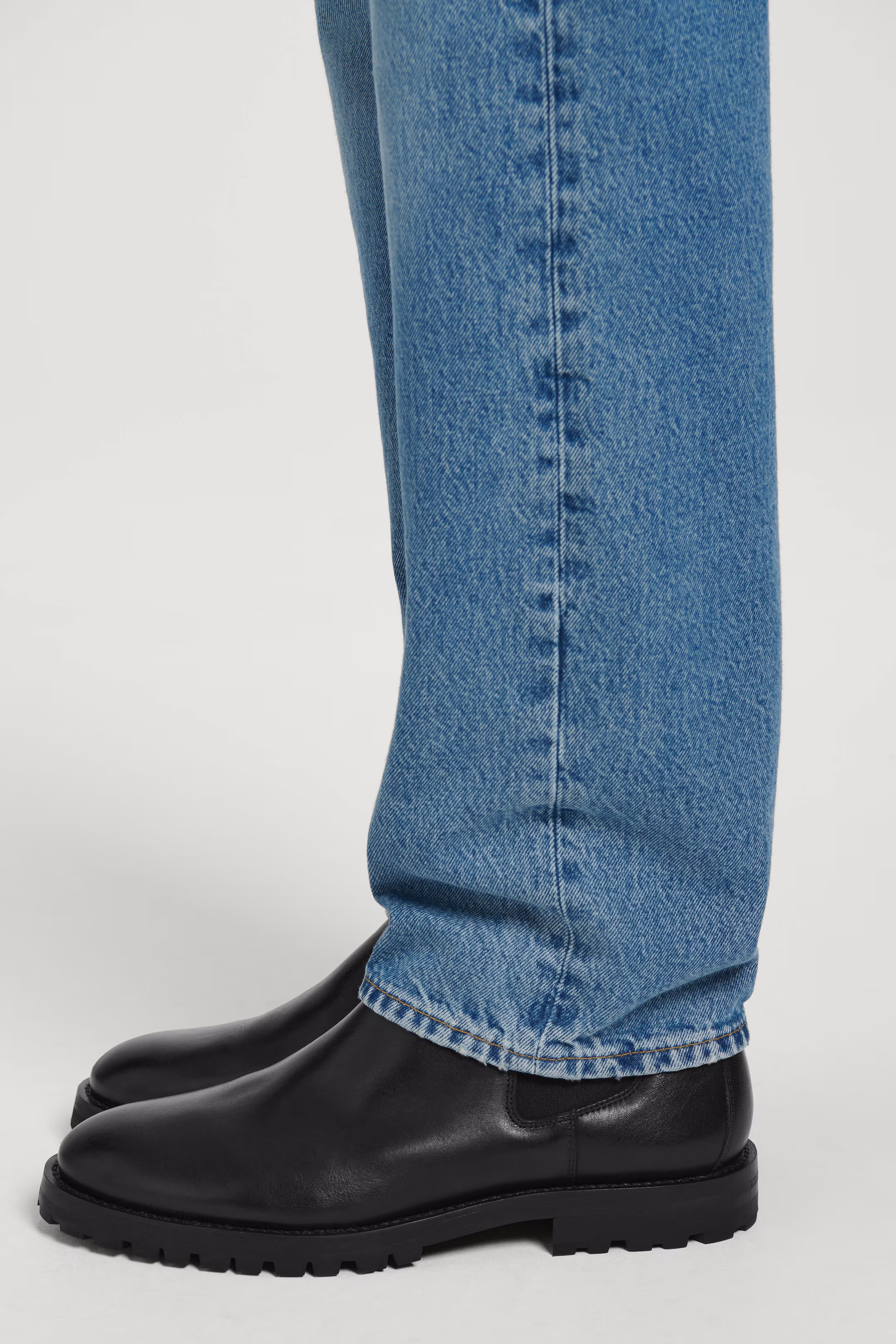 SIGNATURE STRAIGHT-LEG JEANS