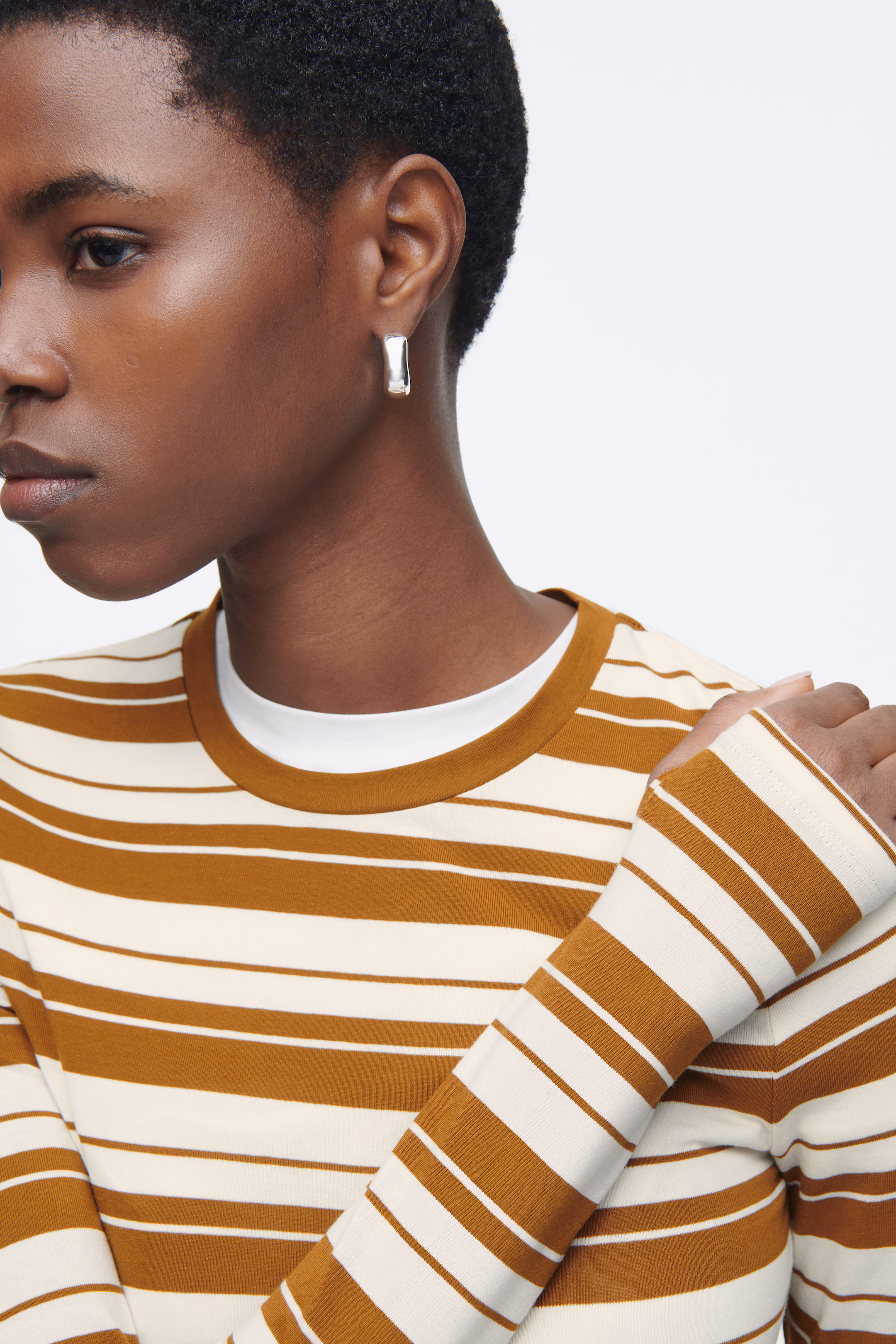 SLIM LIGHTWEIGHT LONG-SLEEVED TOP