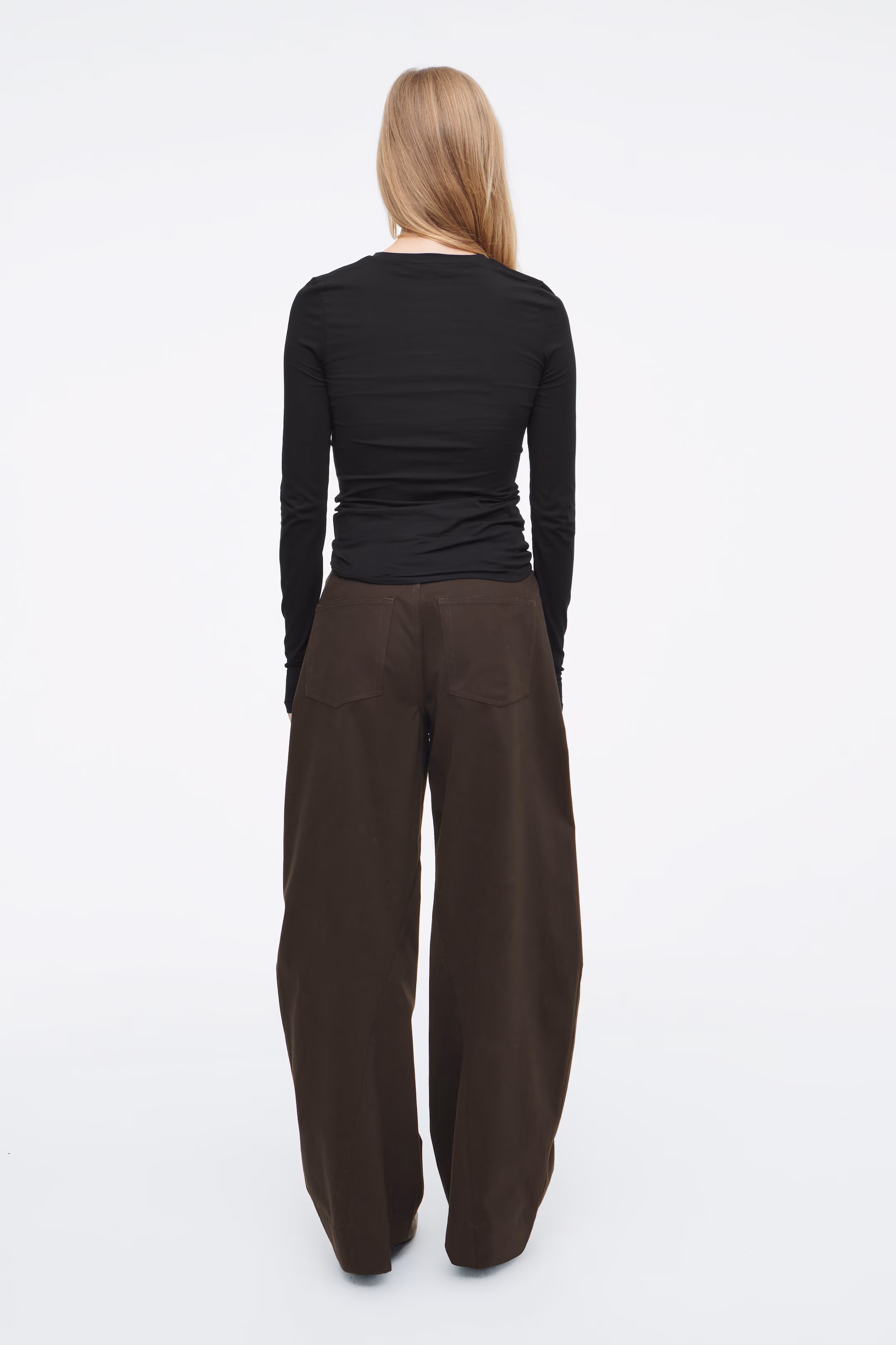 SLIM LIGHTWEIGHT LONG-SLEEVED TOP