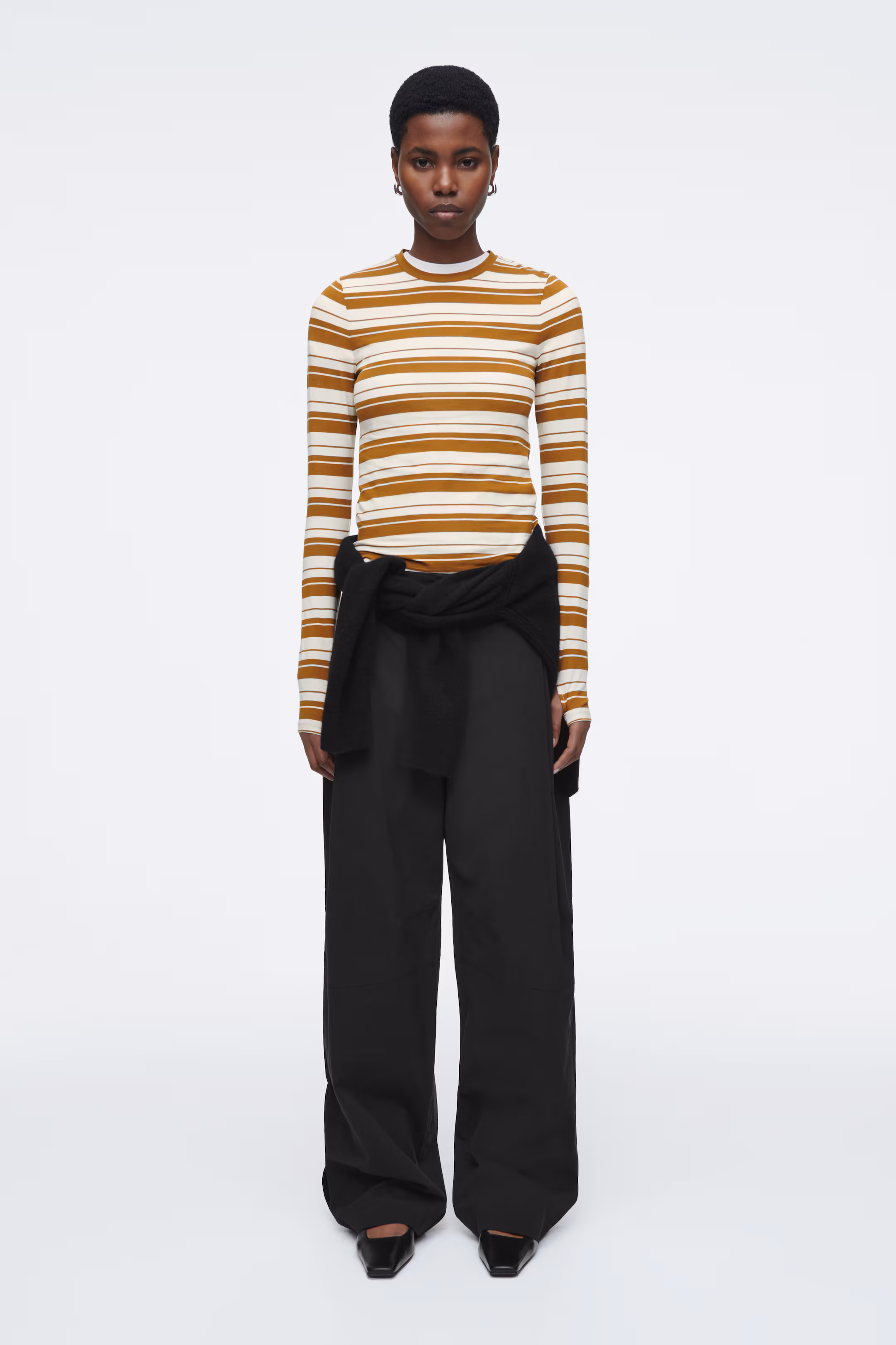 SLIM LIGHTWEIGHT LONG-SLEEVED TOP