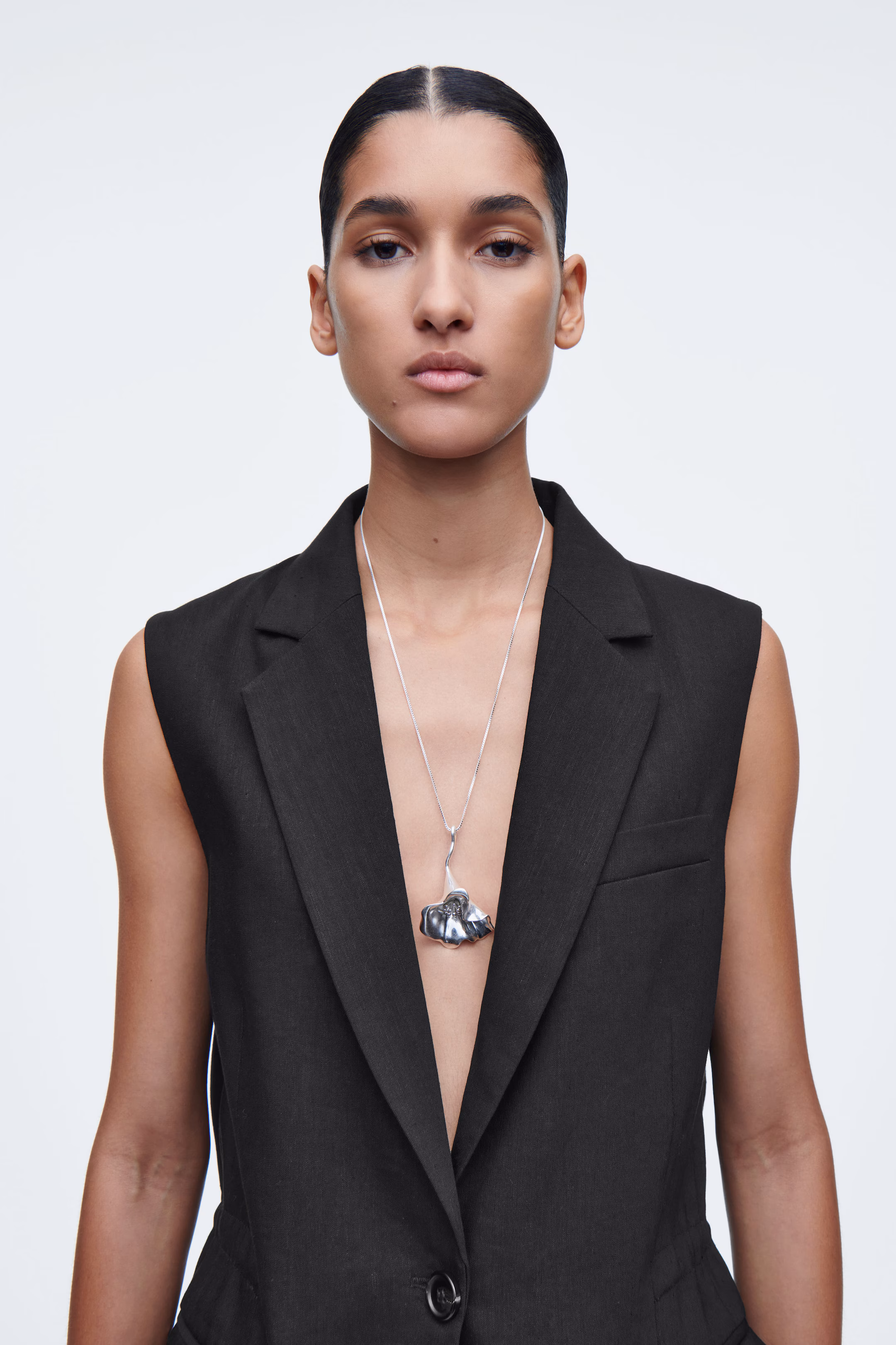 FLORAL PENDANT NECKLACE