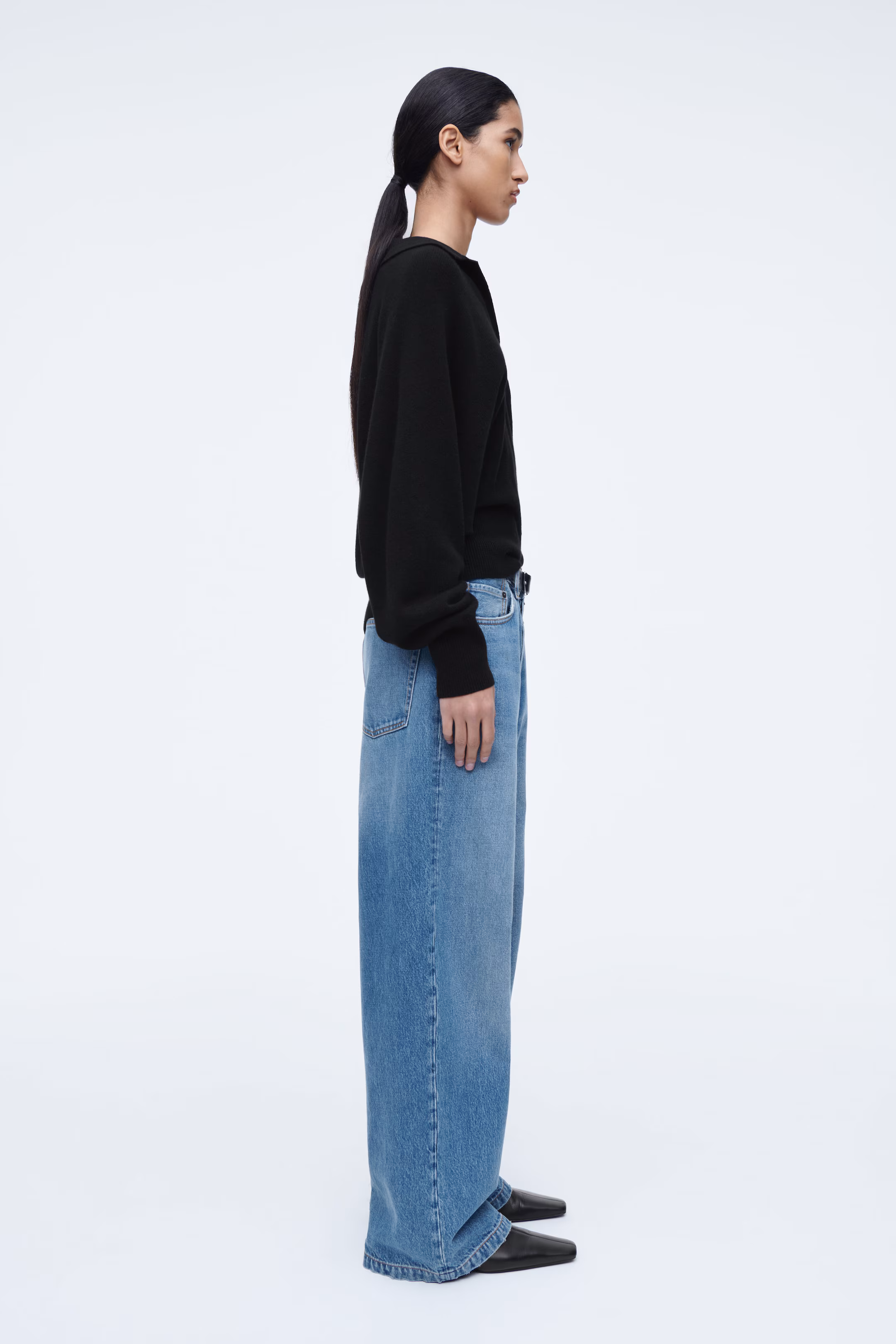 VOLUME WIDE-LEG JEANS