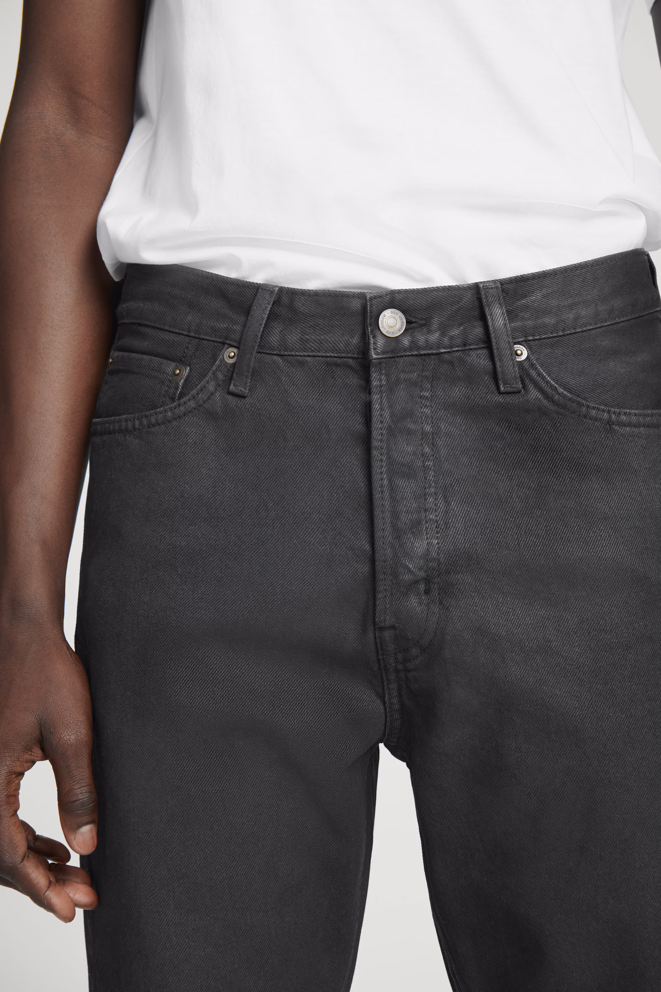 SIGNATURE STRAIGHT-LEG JEANS