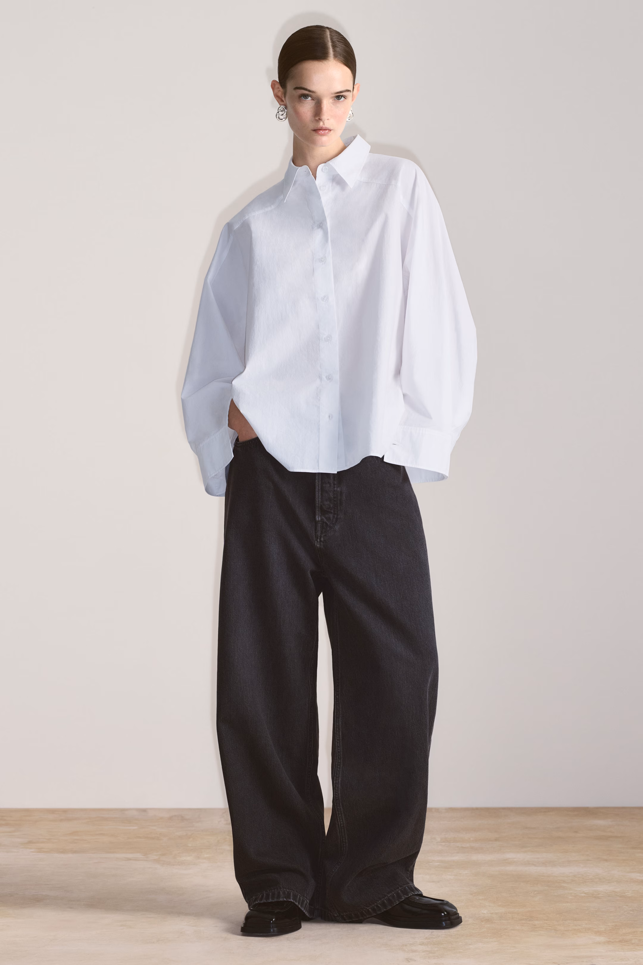 VOLUME WIDE-LEG JEANS