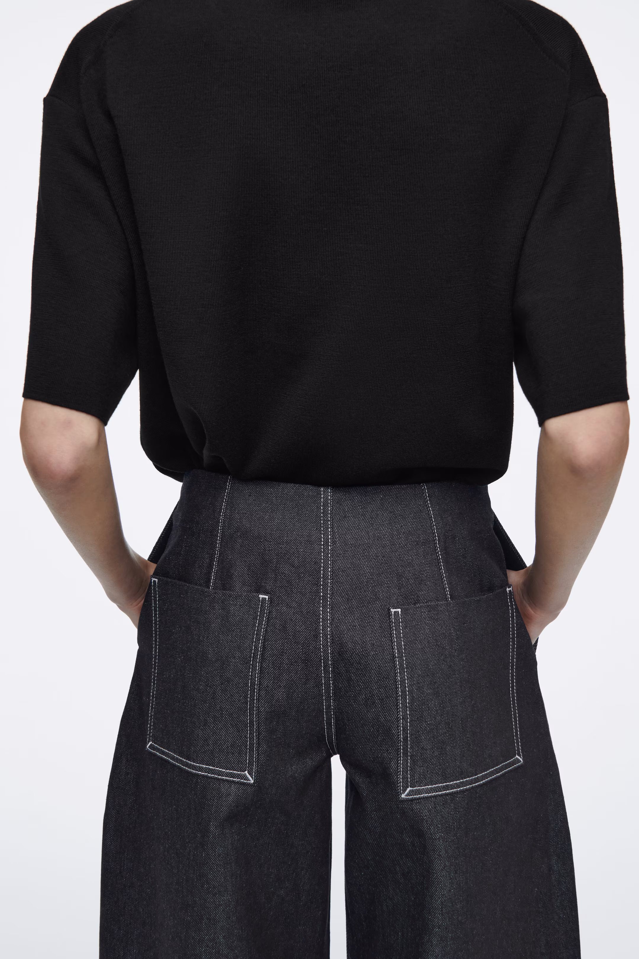 DENIM BARREL-LEG JEANS