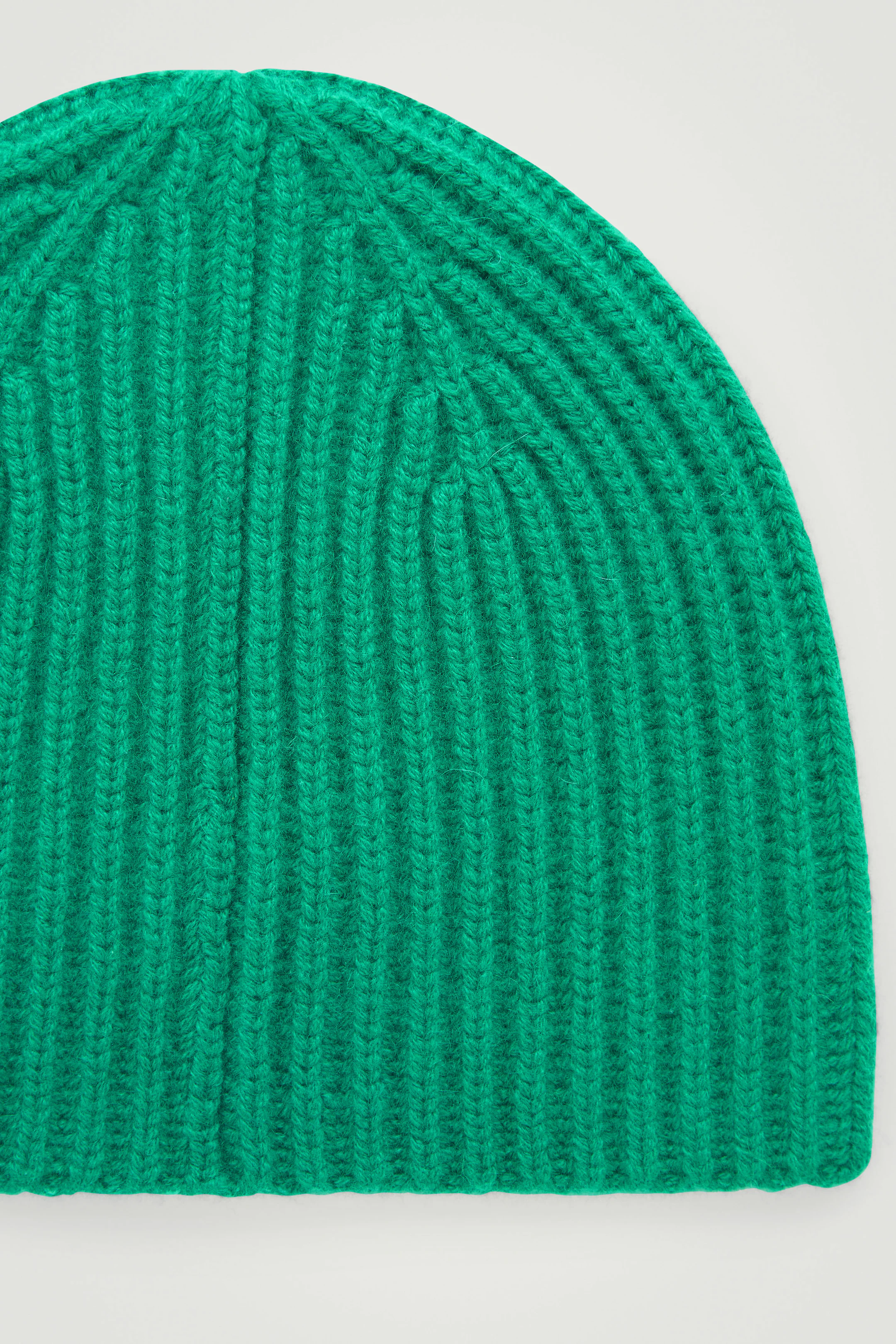 THE RIBBED CASHMERE BEANIE
