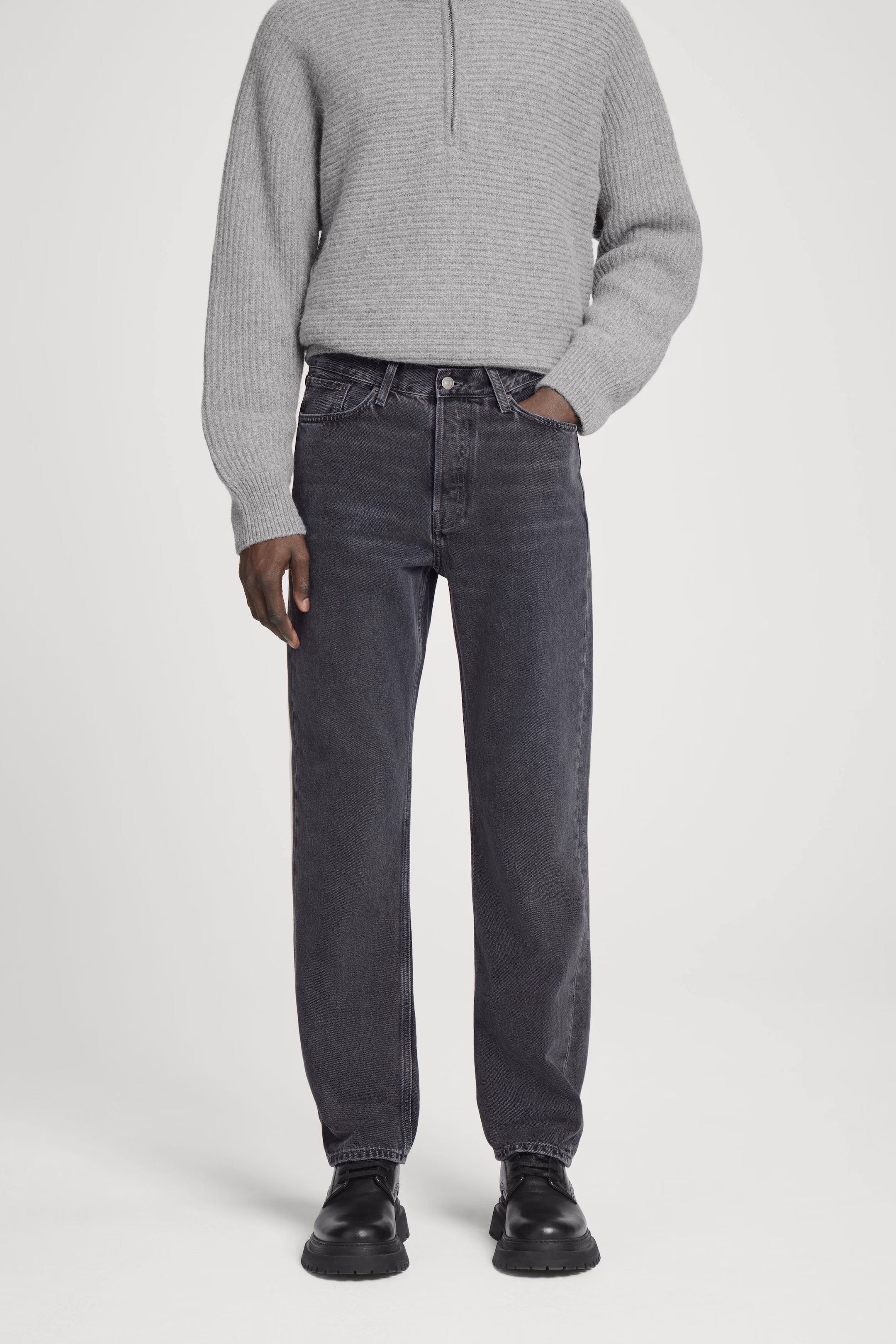 SIGNATURE STRAIGHT-LEG JEANS