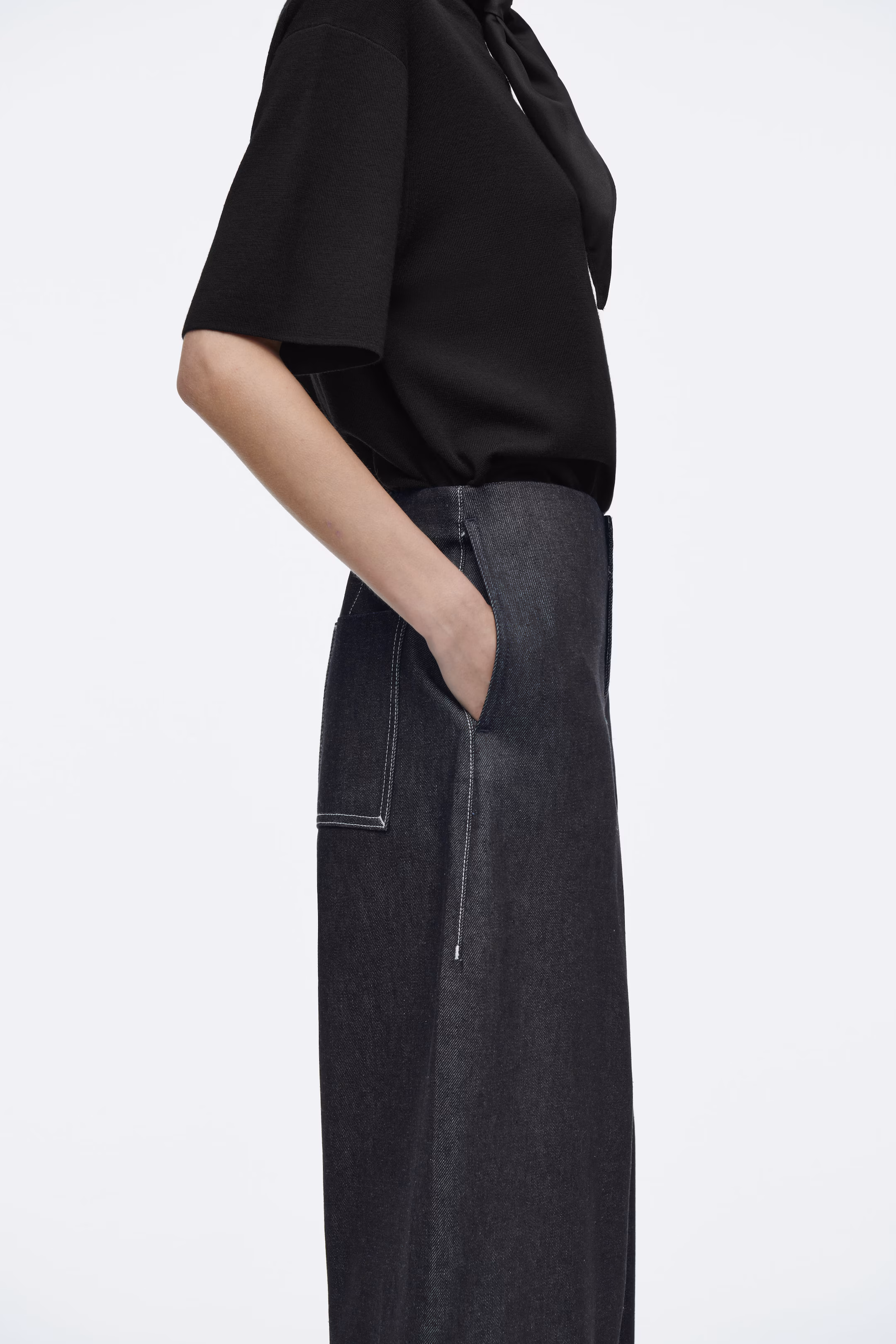 DENIM BARREL-LEG JEANS